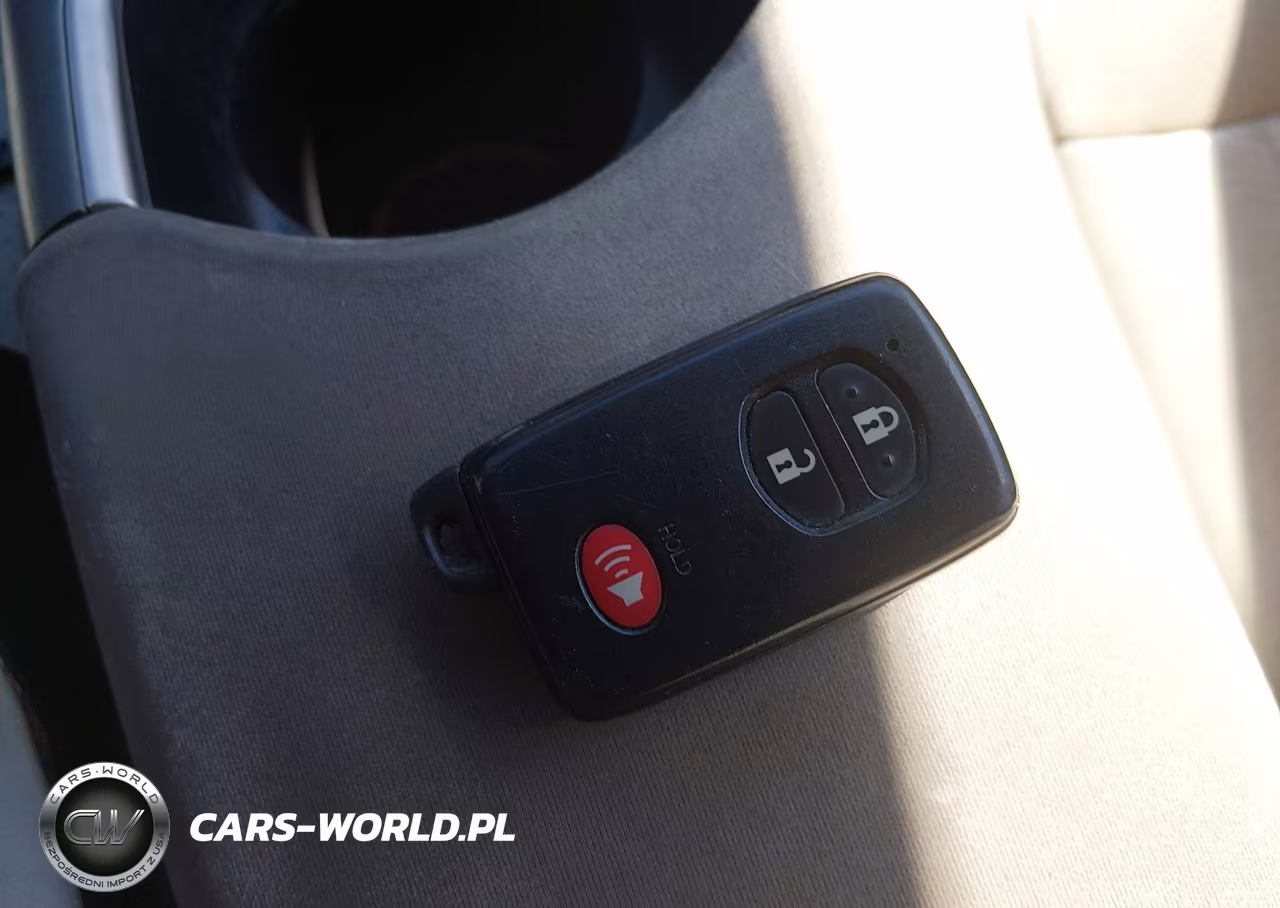 2014 Toyota Prius Two VIN:JTDKN3DU9E1810558 - 11