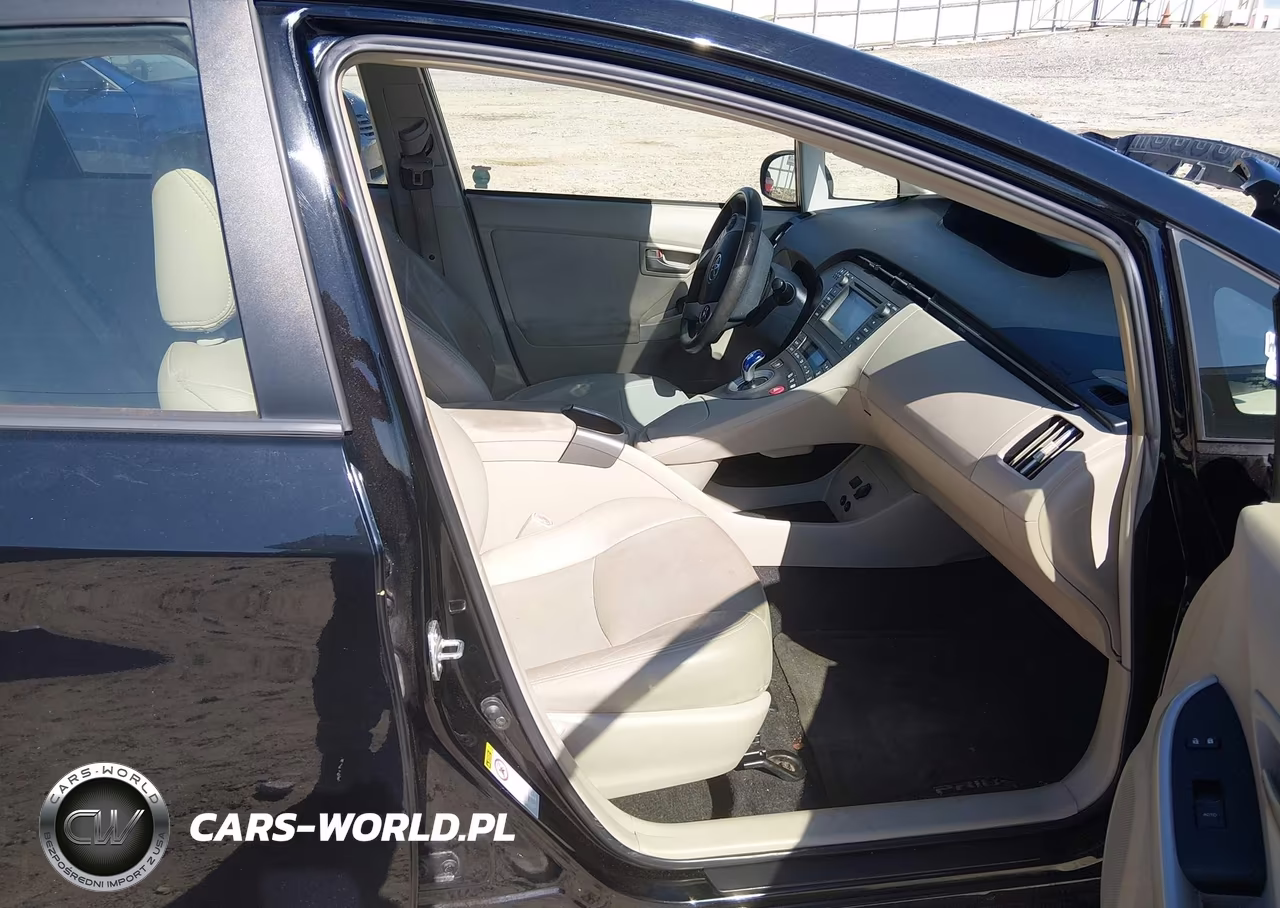 2014 Toyota Prius Two VIN:JTDKN3DU9E1810558 - 5