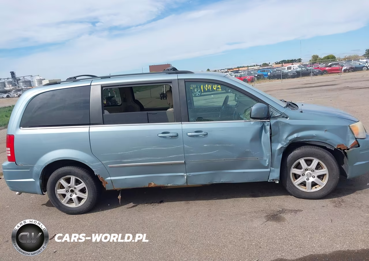 2010 Chrysler Town & Country Touring VIN:2A4RR5D13AR359518 - 14