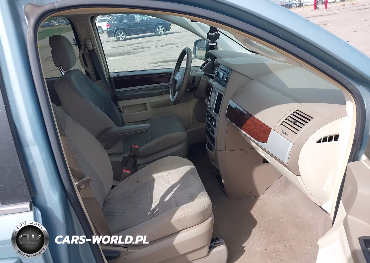 2010 Chrysler Town & Country Touring VIN:2A4RR5D13AR359518 - 5