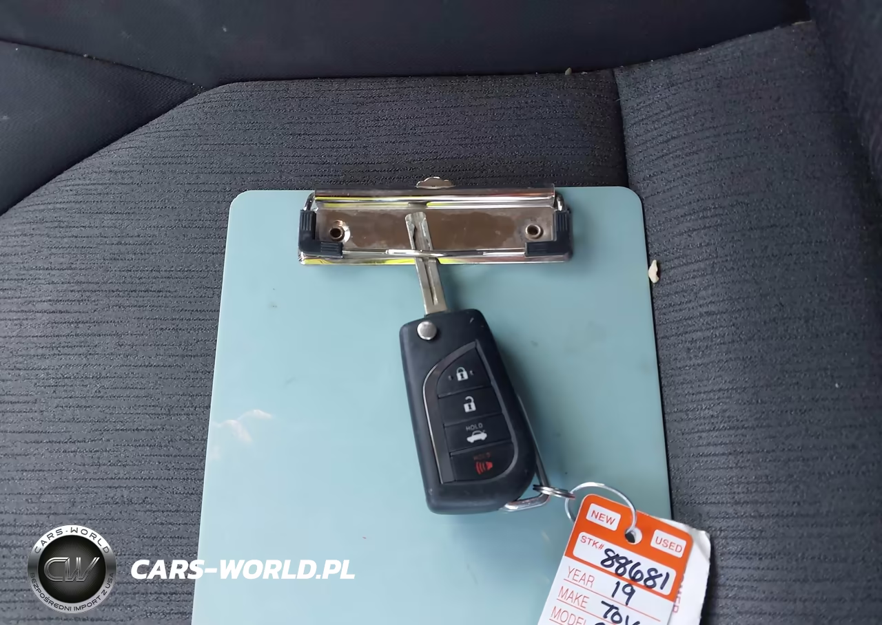 2019 Toyota Camry Le VIN:4T1B11HK1KU793835 - 11