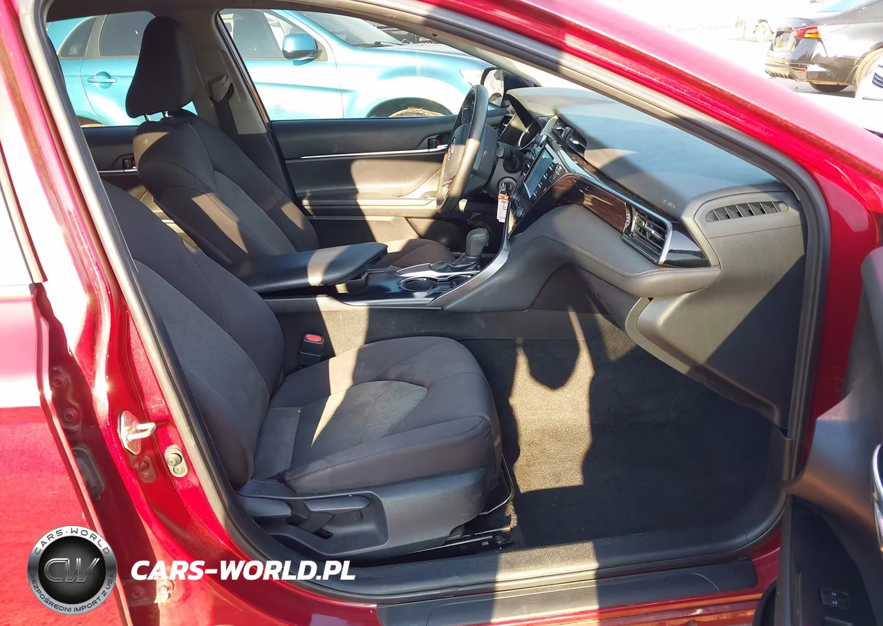 2019 Toyota Camry Le VIN:4T1B11HK1KU793835 - 5