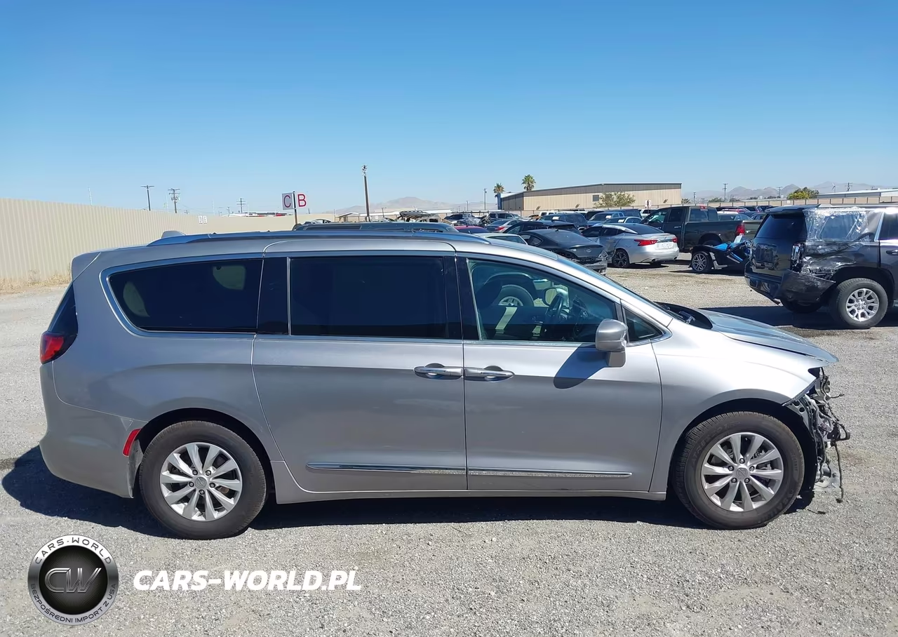 2019 Chrysler Pacifica Touring L VIN:2C4RC1BG8KR626676 - 14
