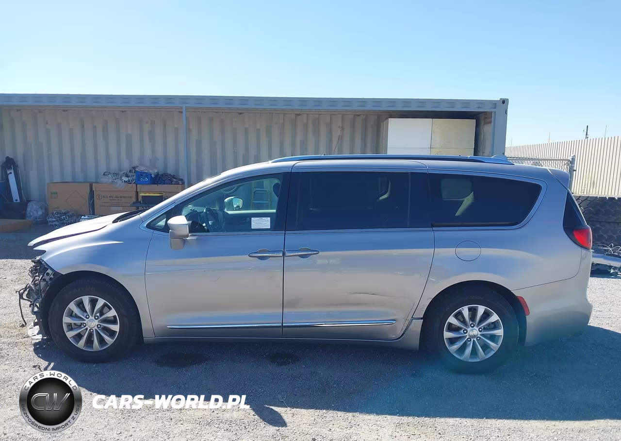 2019 Chrysler Pacifica Touring L VIN:2C4RC1BG8KR626676 - 15