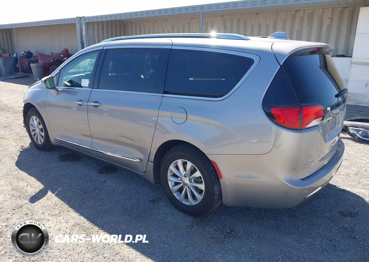 2019 Chrysler Pacifica Touring L VIN:2C4RC1BG8KR626676 - 3