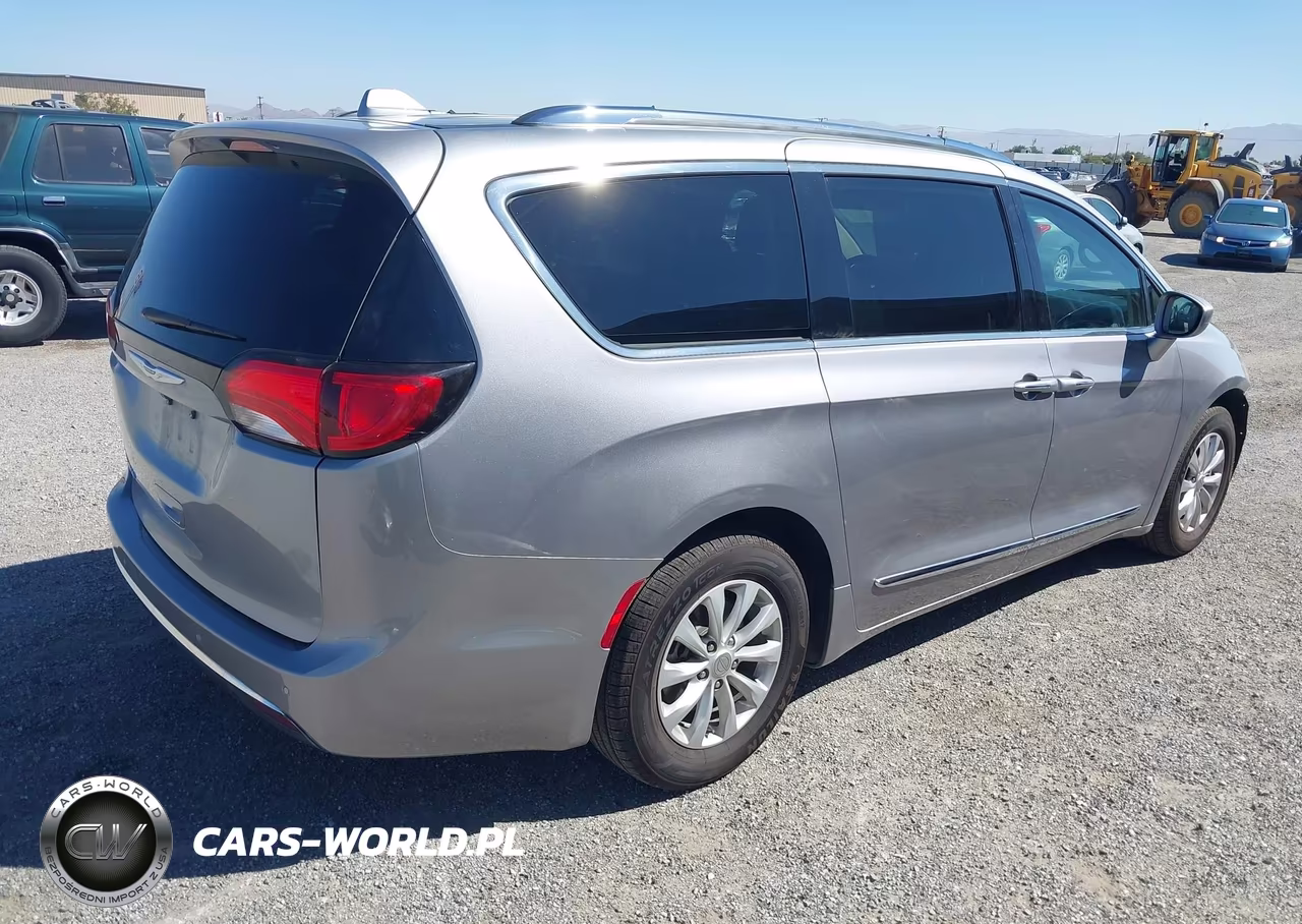 2019 Chrysler Pacifica Touring L VIN:2C4RC1BG8KR626676 - 4