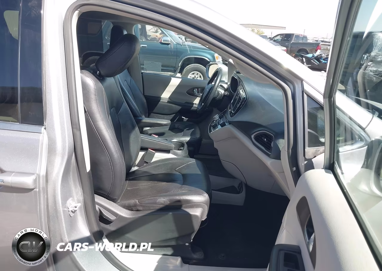 2019 Chrysler Pacifica Touring L VIN:2C4RC1BG8KR626676 - 5