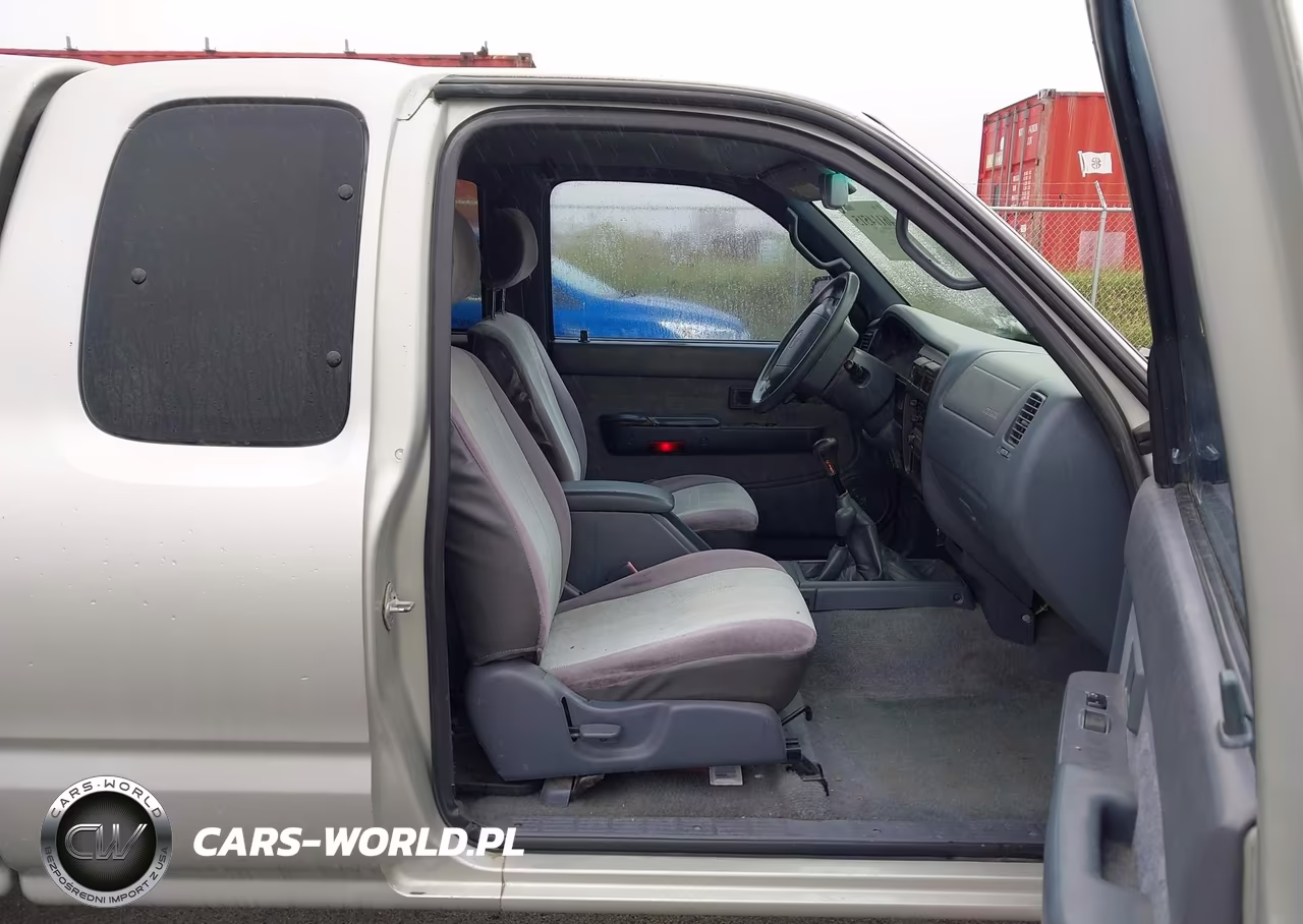 2000 Toyota Tacoma Base V6 VIN:4TAWN72N5YZ676749 - 5