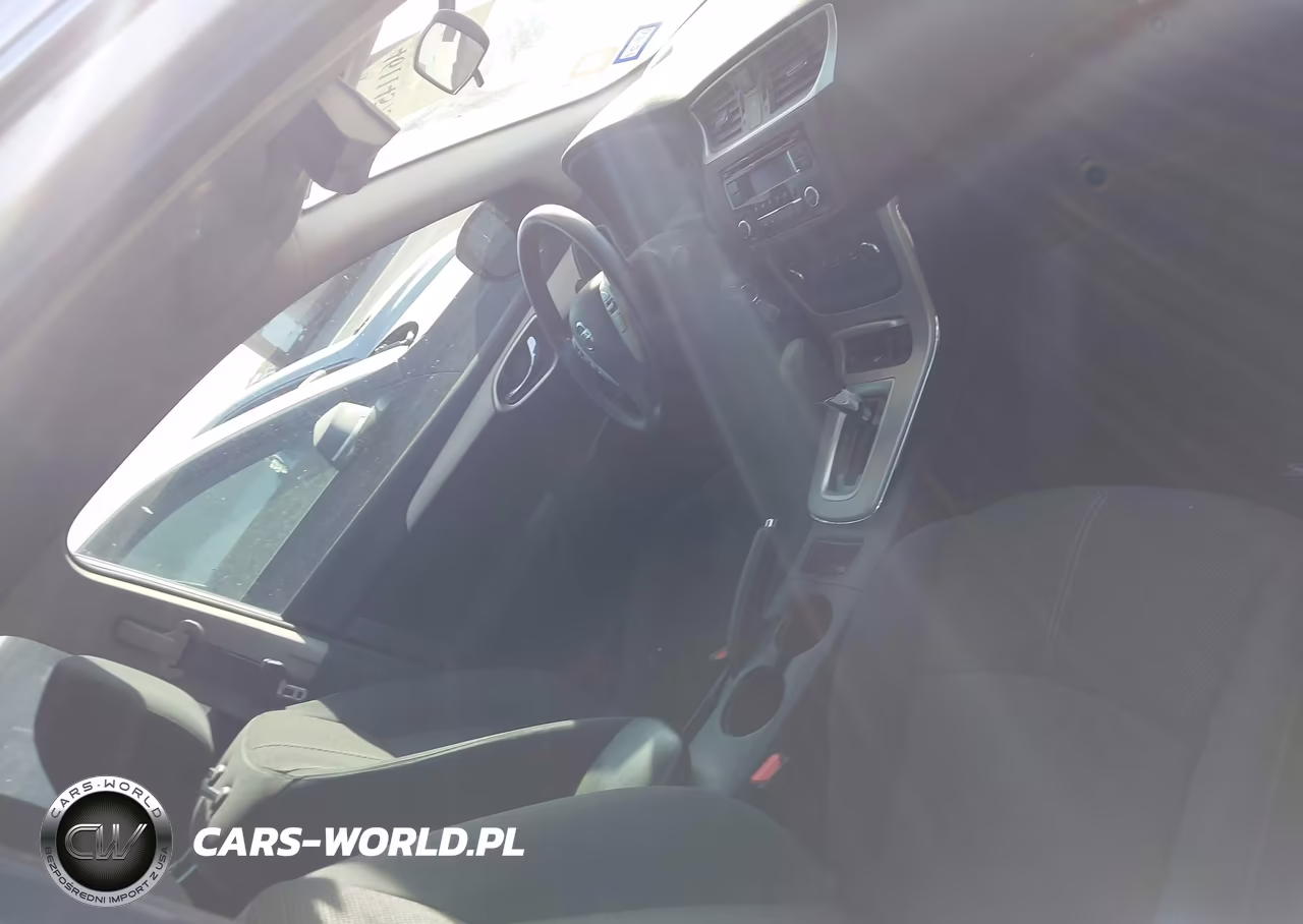 2015 Nissan Sentra S VIN:3N1AB7AP6FY329547 - 5