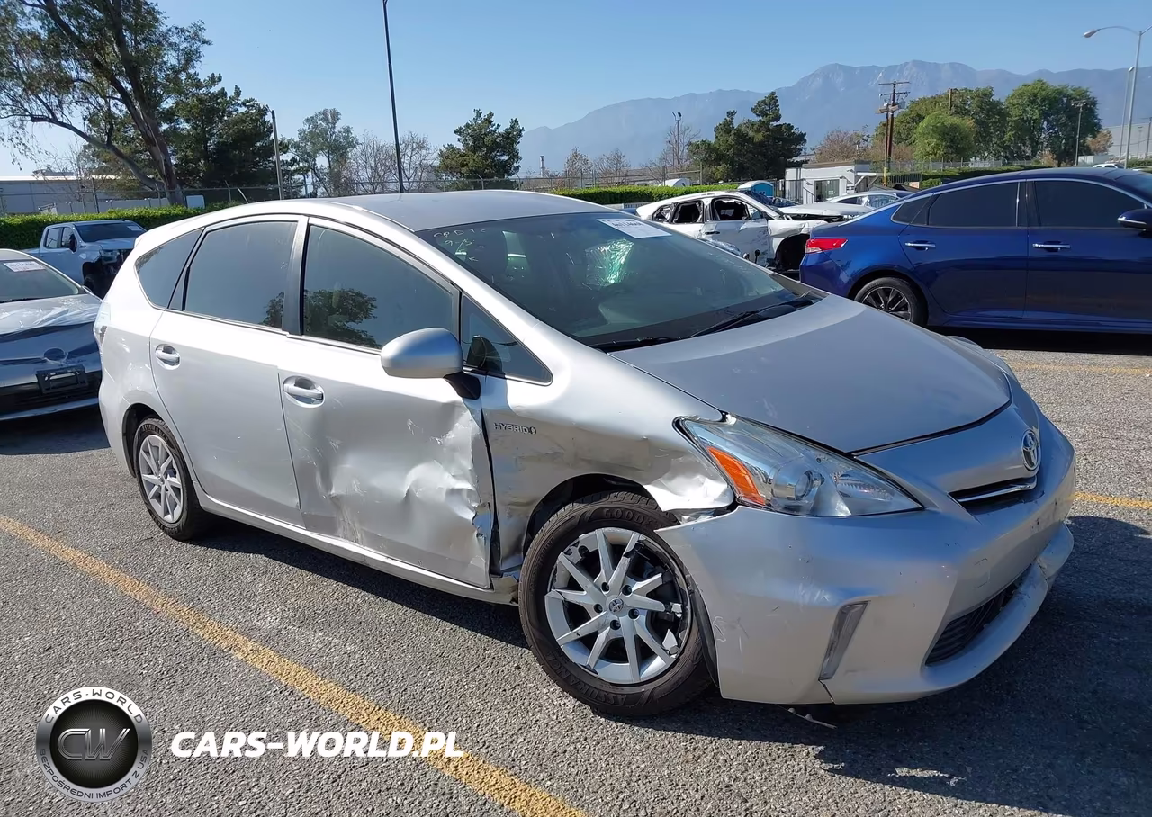 2014 Toyota Prius V Two – zdjęcie 1 z 19