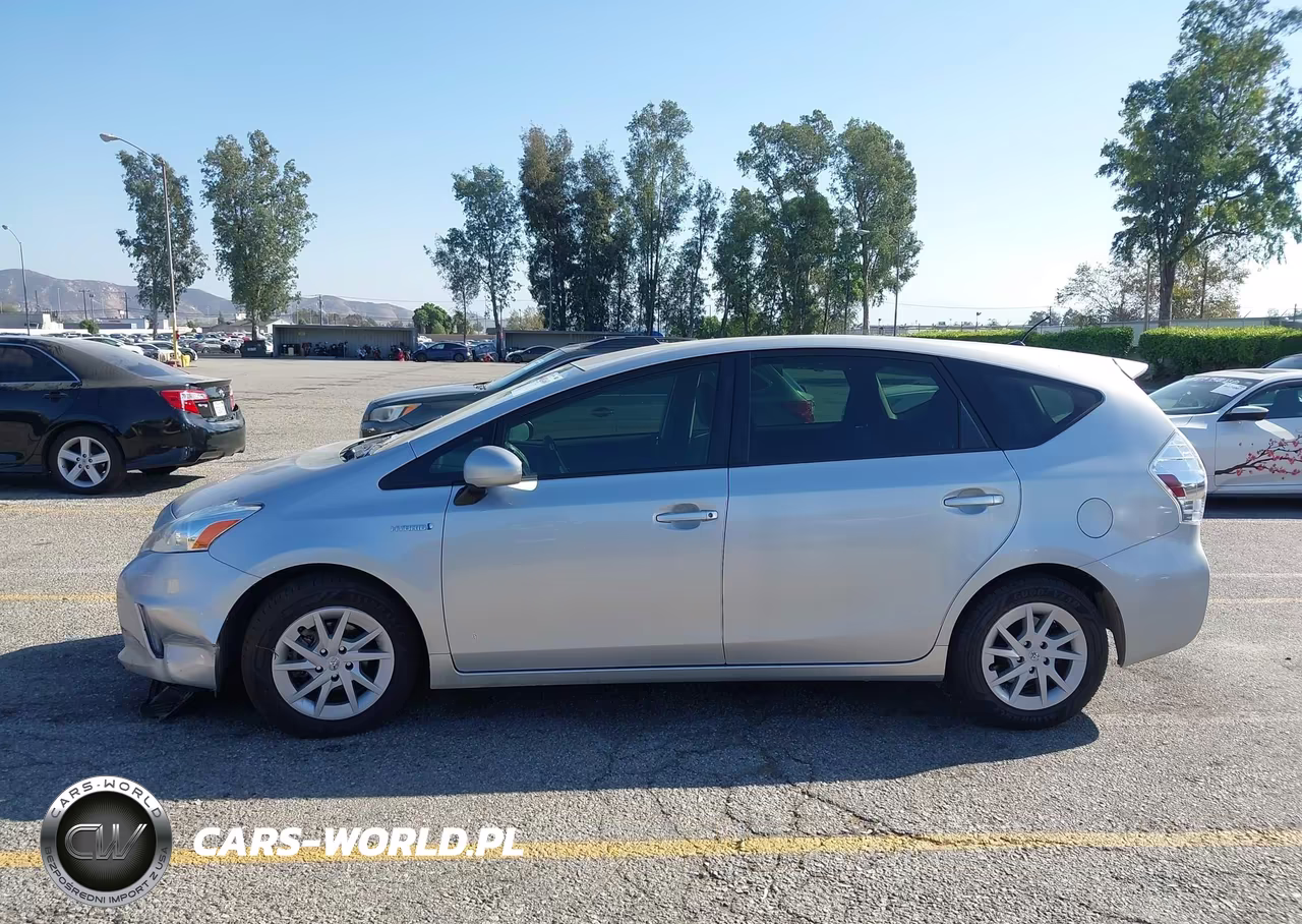 2014 Toyota Prius V Two VIN:JTDZN3EU4EJ004009 - 17