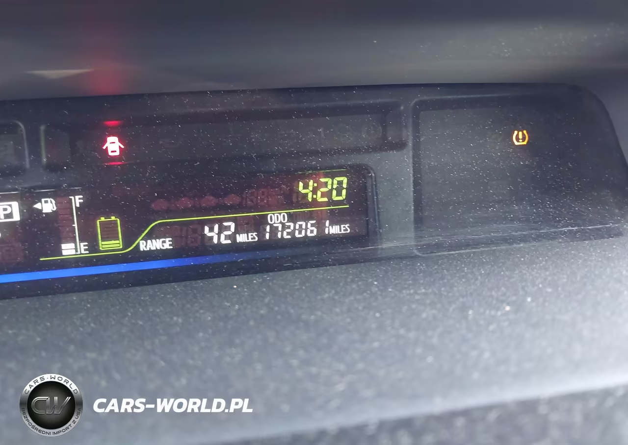2014 Toyota Prius V Two VIN:JTDZN3EU4EJ004009 - 18