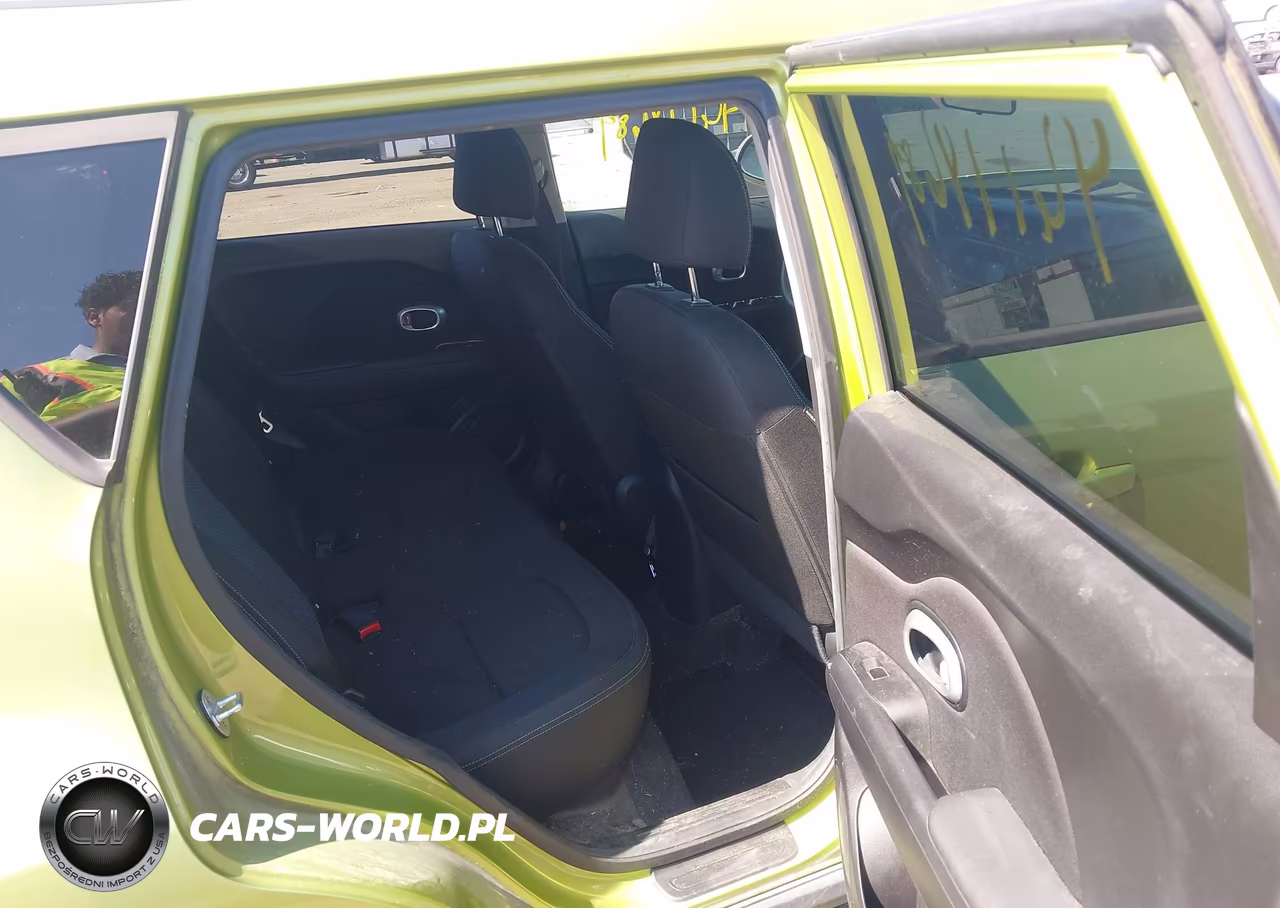 2018 Kia Soul + VIN:KNDJP3A53J7892930 - 8