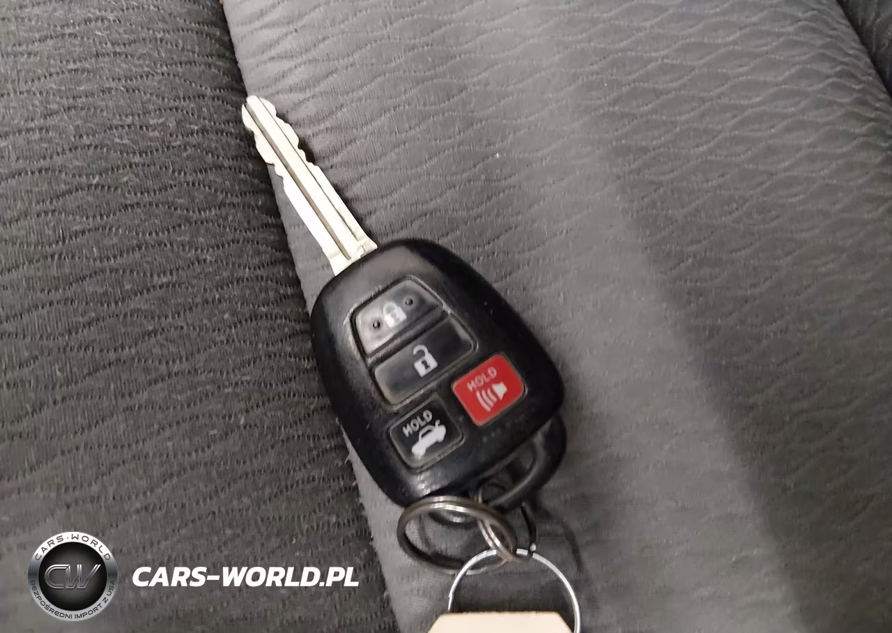 2018 Toyota Corolla Le VIN:2T1BURHE6JC116408 - 11
