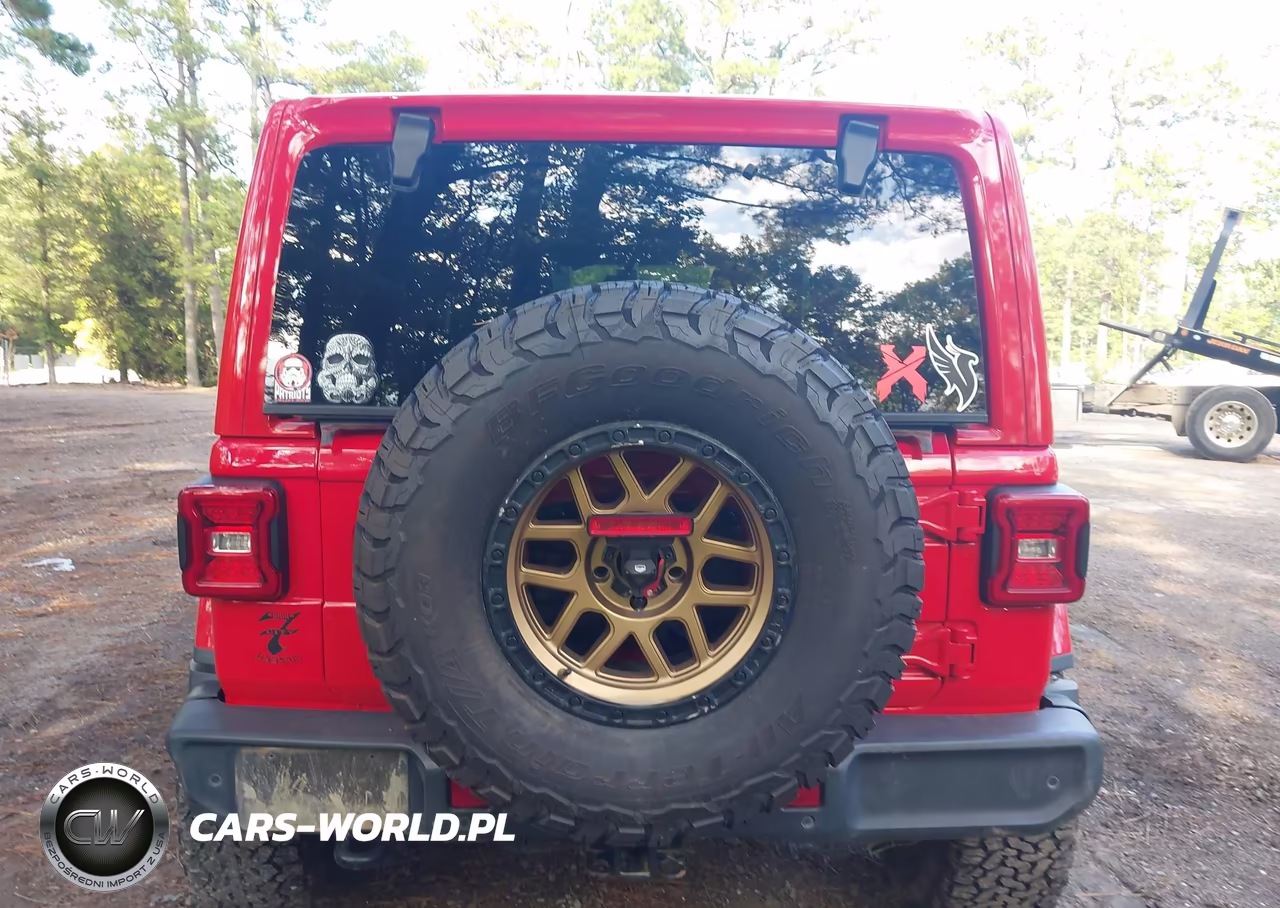 2018 Jeep Wrangler Unlimited Sahara 4X4 VIN:1C4HJXEG3JW130769 - 17