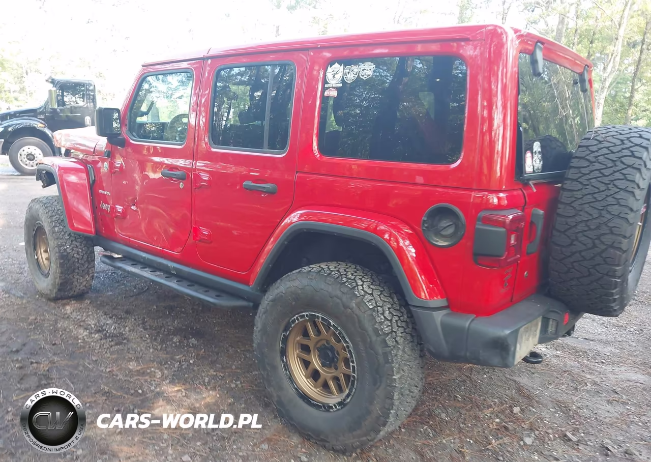 2018 Jeep Wrangler Unlimited Sahara 4X4 VIN:1C4HJXEG3JW130769 - 3