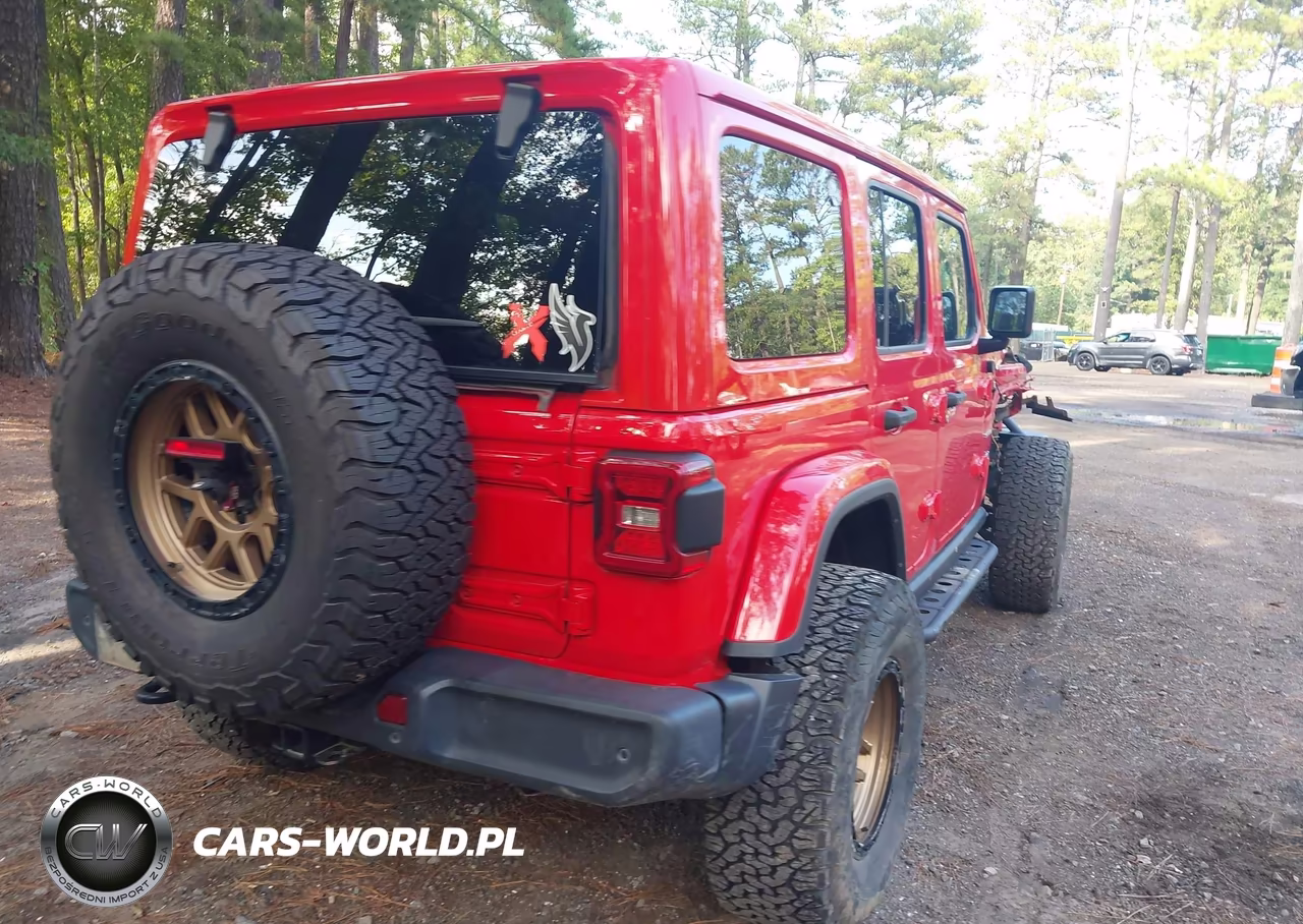 2018 Jeep Wrangler Unlimited Sahara 4X4 VIN:1C4HJXEG3JW130769 - 4