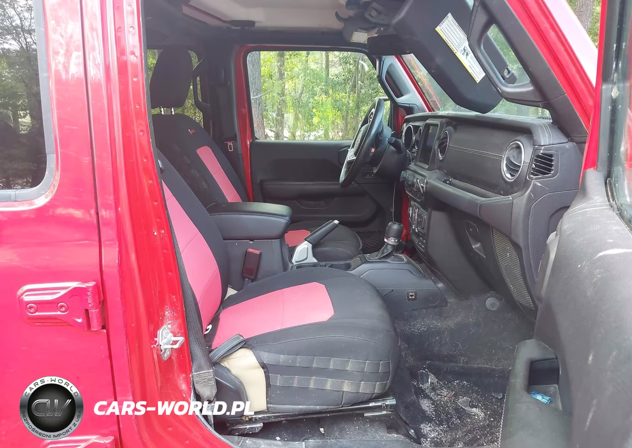 2018 Jeep Wrangler Unlimited Sahara 4X4 VIN:1C4HJXEG3JW130769 - 5