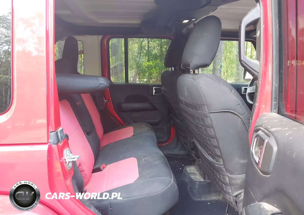 2018 Jeep Wrangler Unlimited Sahara 4X4 VIN:1C4HJXEG3JW130769 - 8