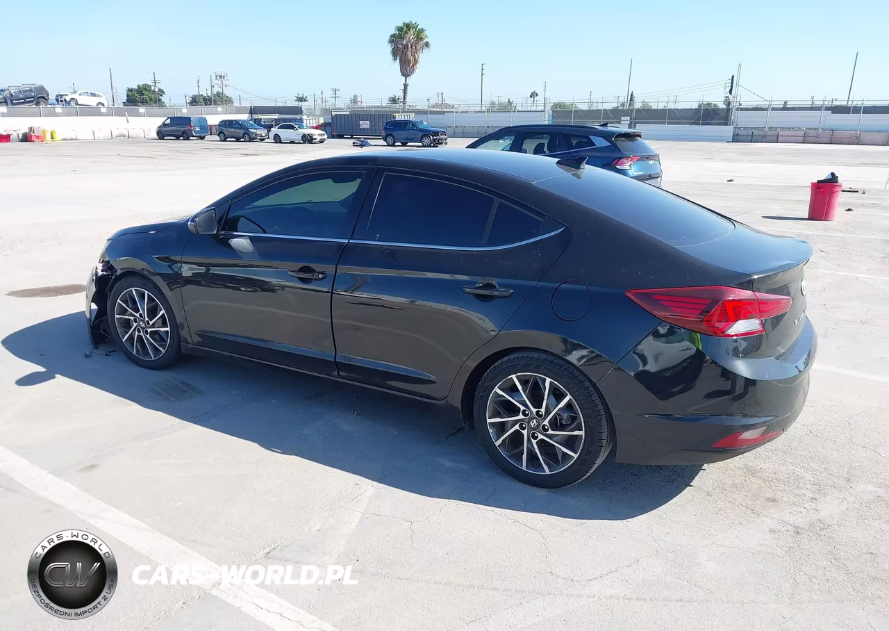 2019 Hyundai Elantra Limited VIN:5NPD84LF3KH420584 - 3