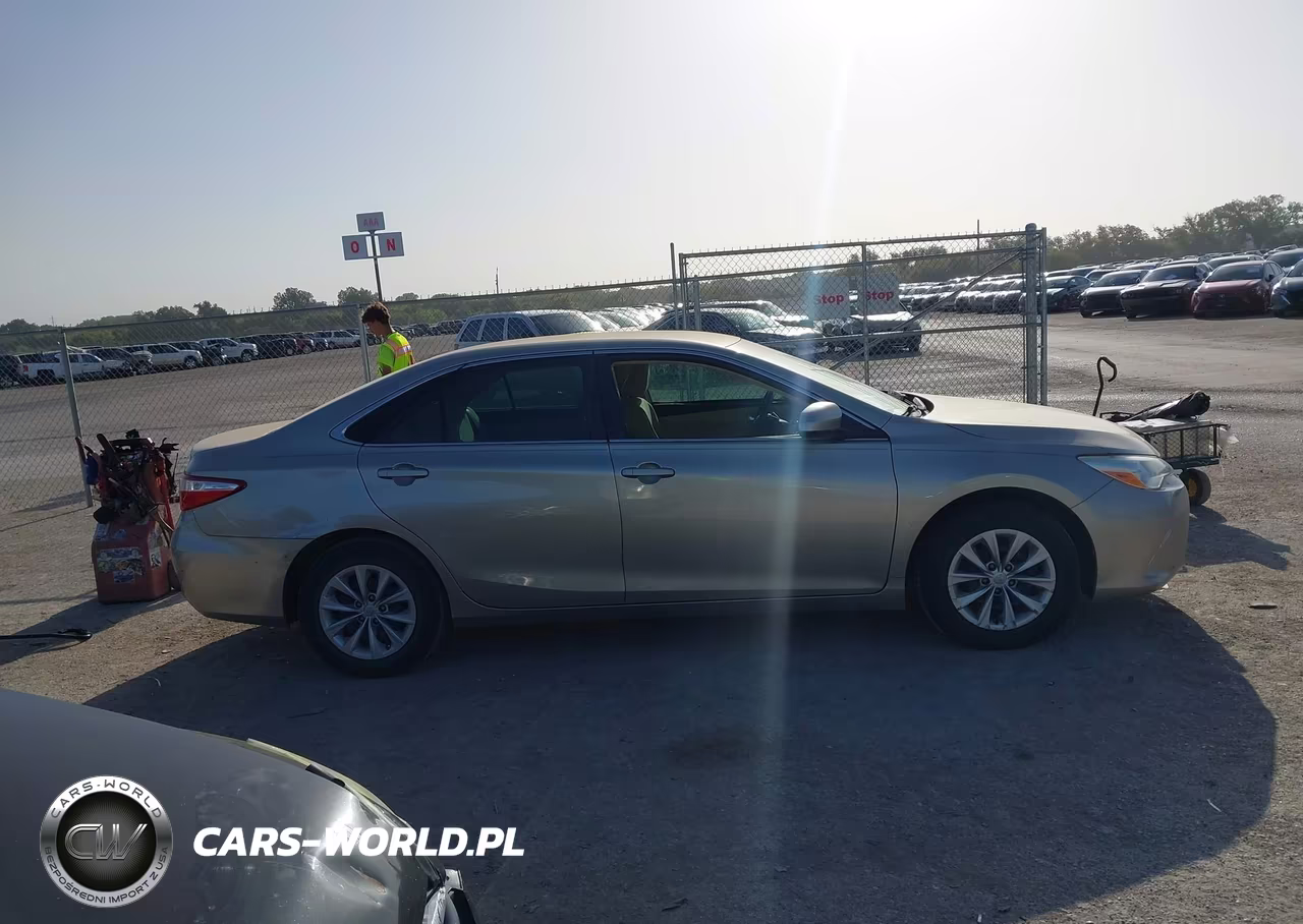 2016 Toyota Camry Le VIN:4T4BF1FK7GR528600 - 12