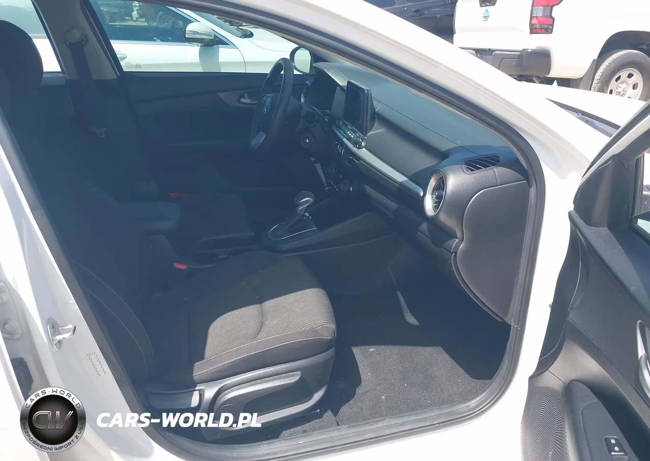 2019 Kia Forte Fe VIN:3KPF24AD7KE110194 - 5