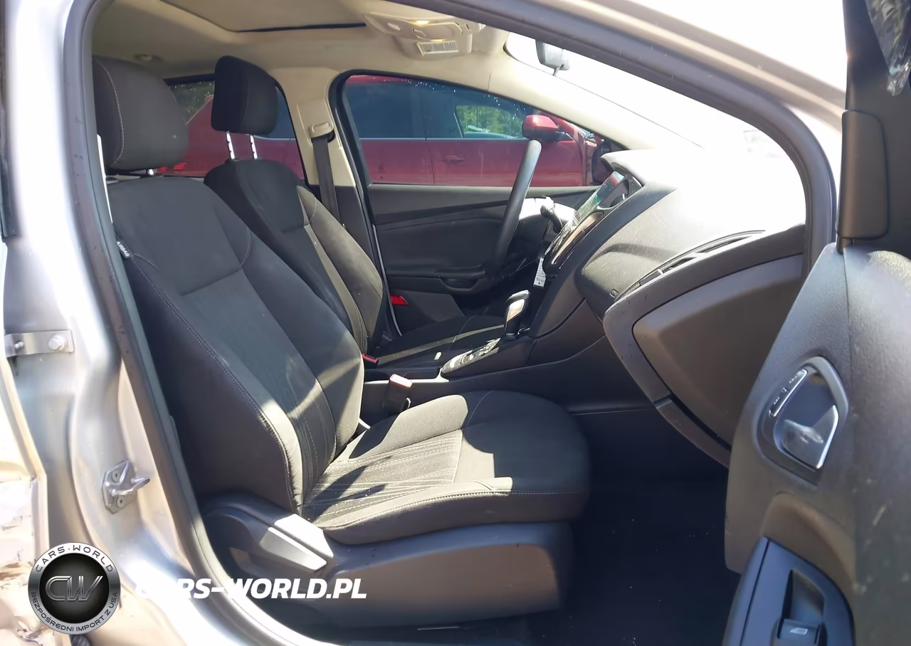 2015 Ford Focus Se VIN:1FADP3F23FL338187 - 5
