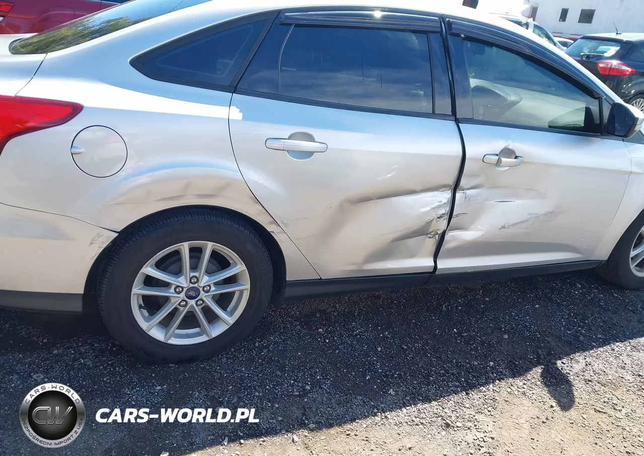 2015 Ford Focus Se VIN:1FADP3F23FL338187 - 6