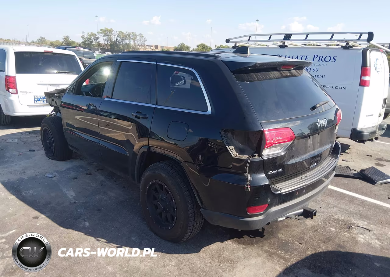 2019 Jeep Grand Cherokee Laredo 4X4 VIN:1C4RJFAG5KC718387 - 3