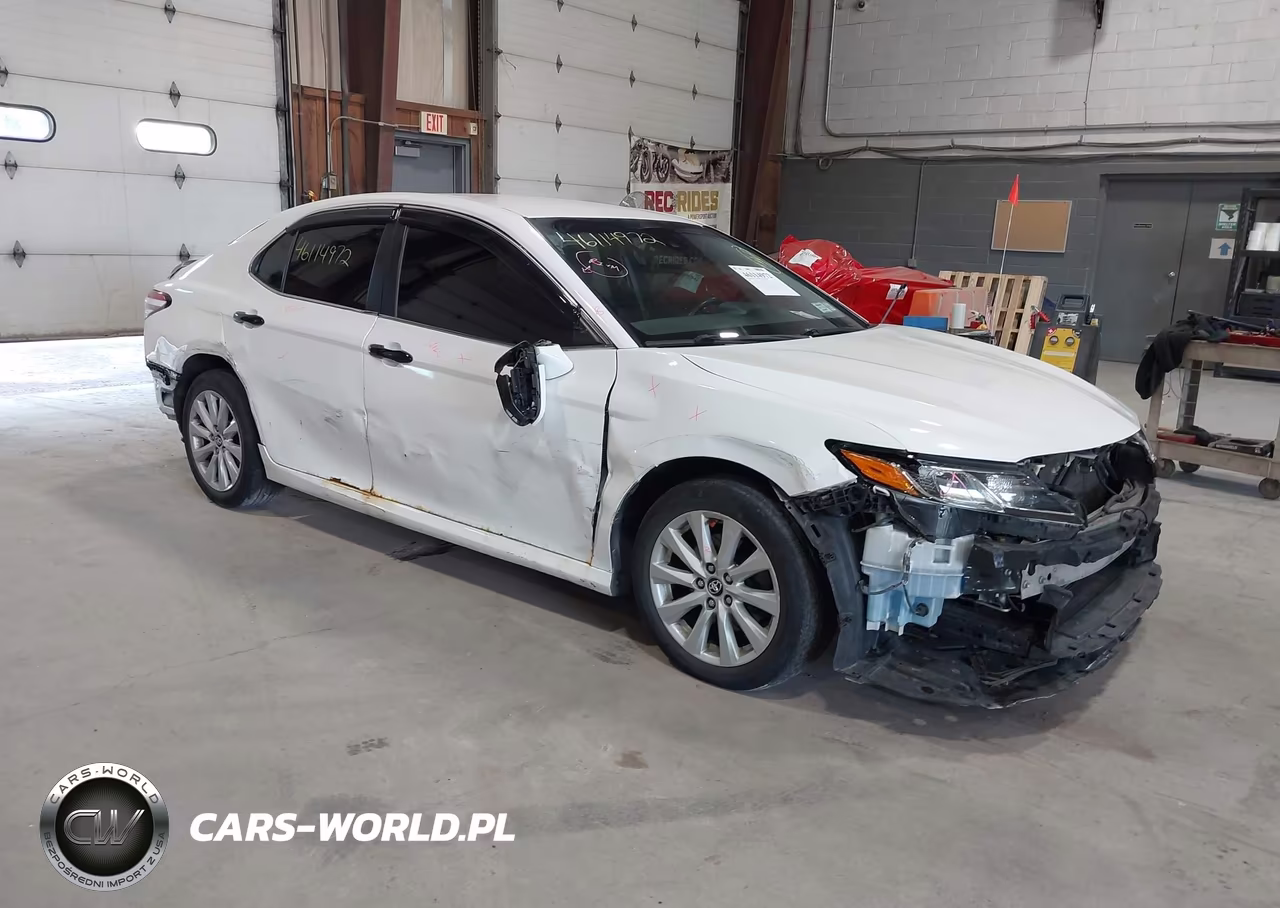 2018 Toyota Camry Le – zdjęcie 1 z 17