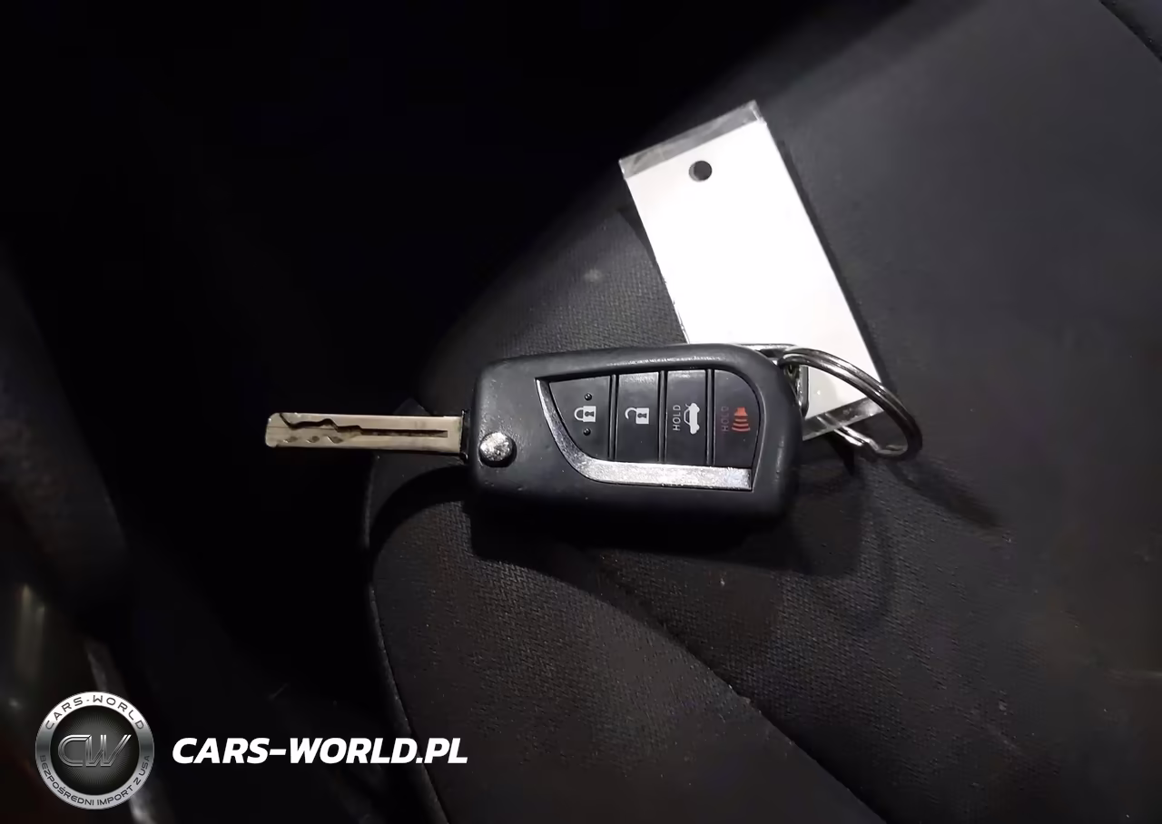 2018 Toyota Camry Le VIN:4T1B11HK2JU095183 - 11