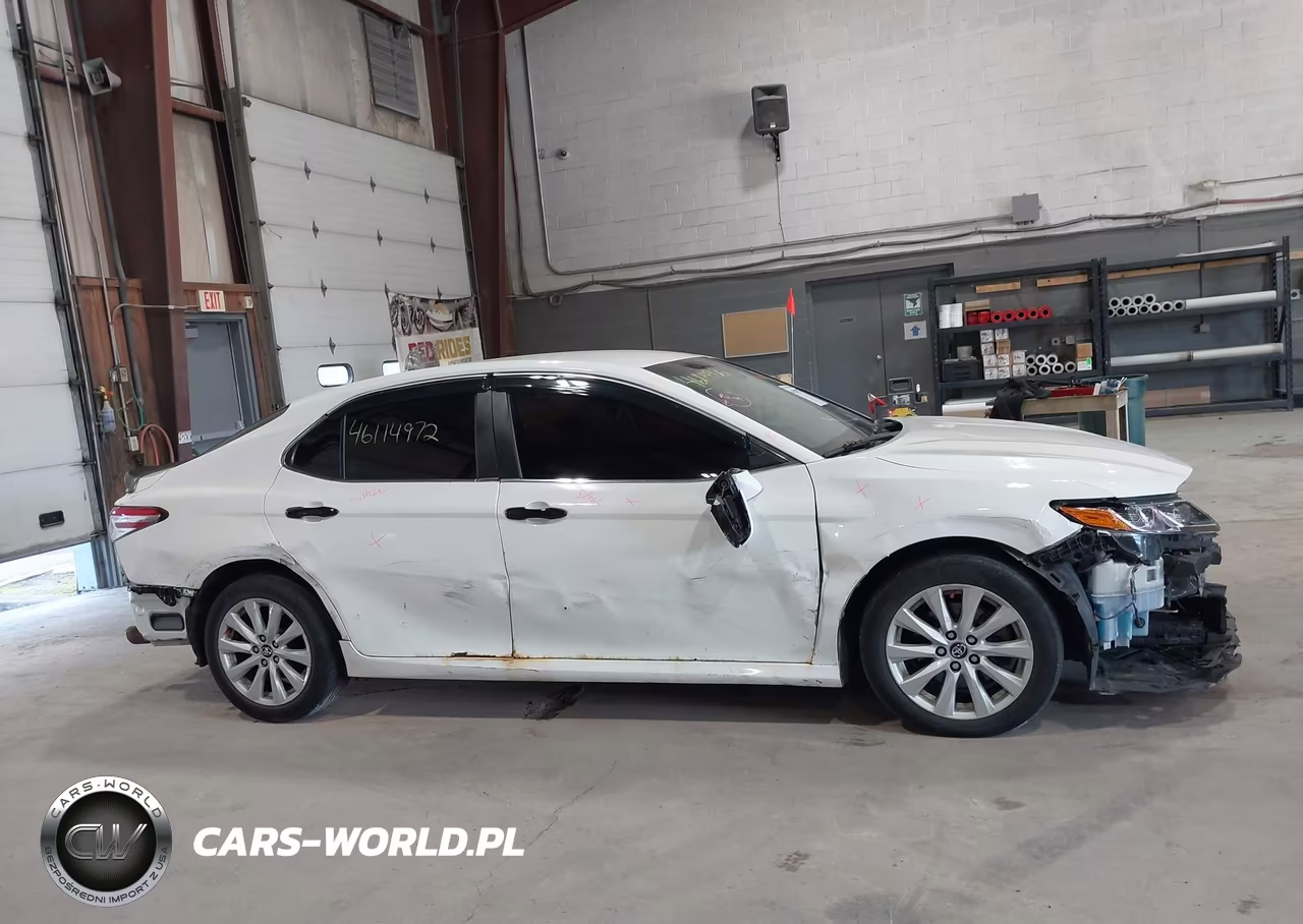 2018 Toyota Camry Le VIN:4T1B11HK2JU095183 - 14