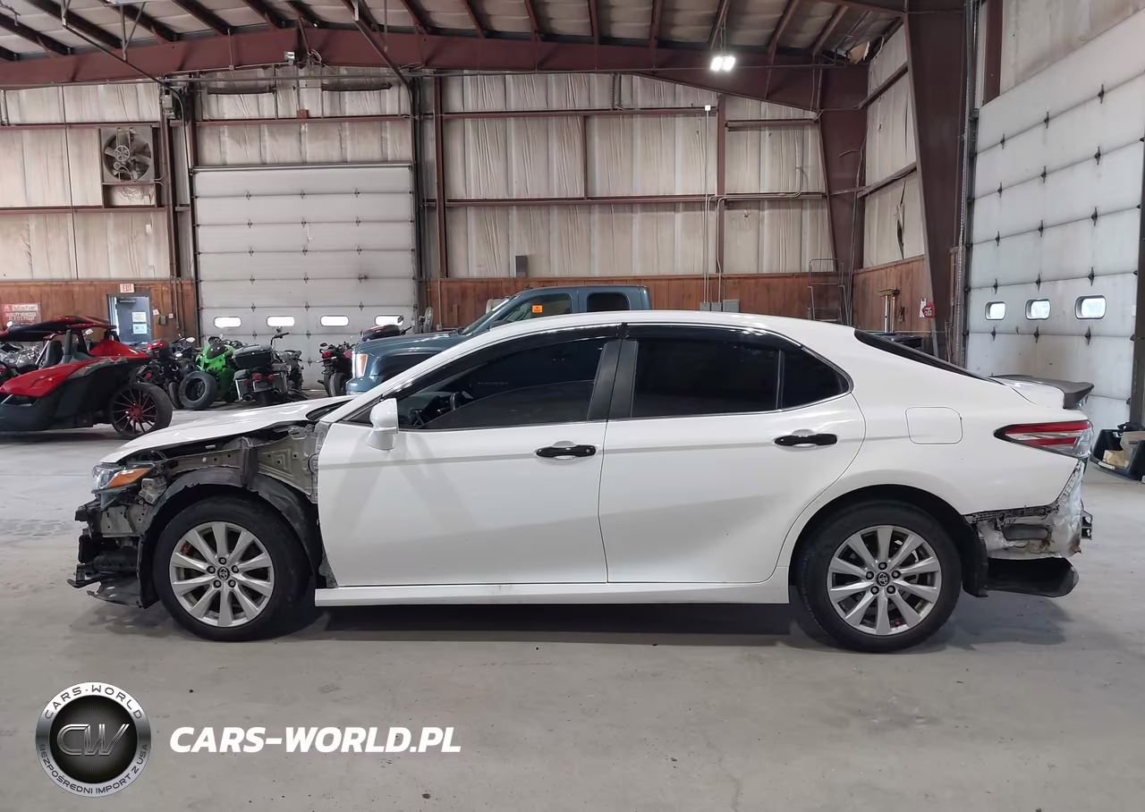 2018 Toyota Camry Le VIN:4T1B11HK2JU095183 - 15