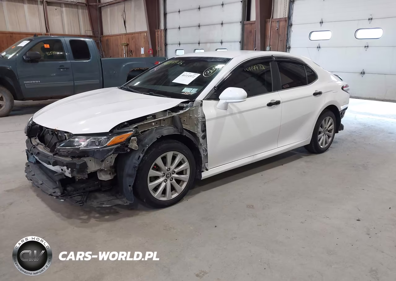 2018 Toyota Camry Le VIN:4T1B11HK2JU095183 - 2