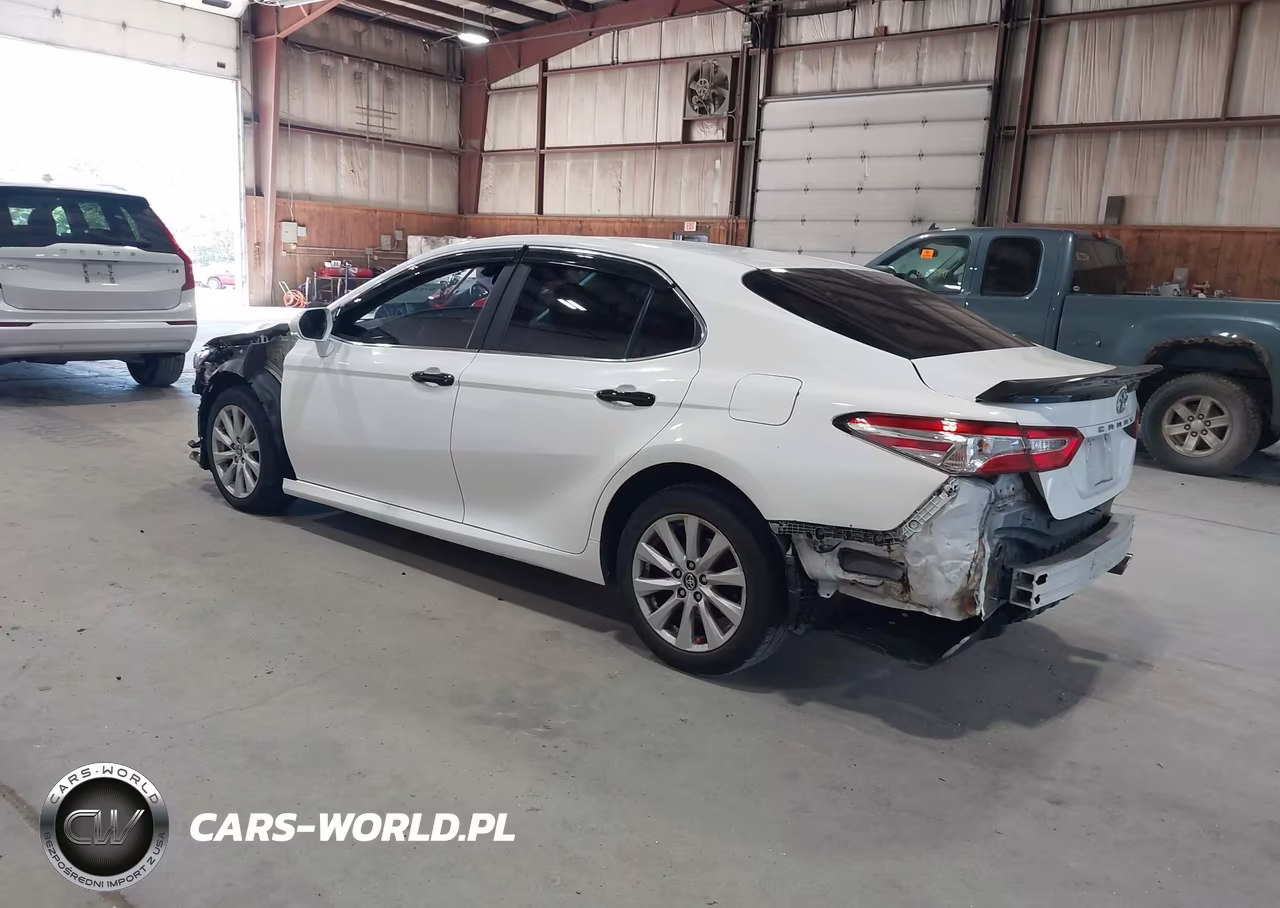 2018 Toyota Camry Le VIN:4T1B11HK2JU095183 - 3