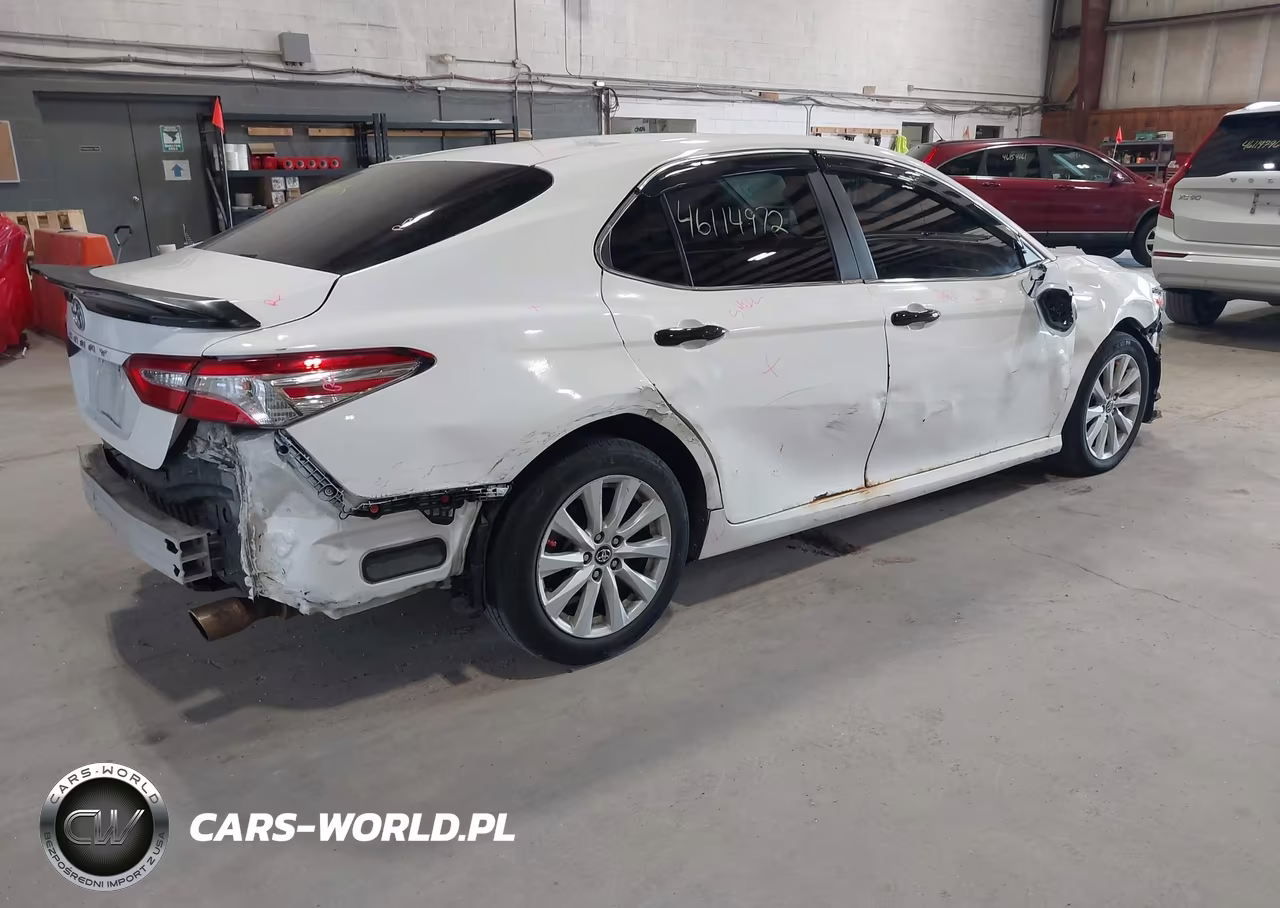 2018 Toyota Camry Le VIN:4T1B11HK2JU095183 - 4