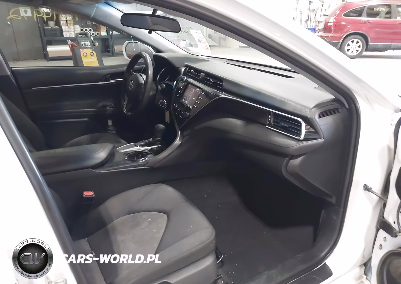 2018 Toyota Camry Le VIN:4T1B11HK2JU095183 - 5