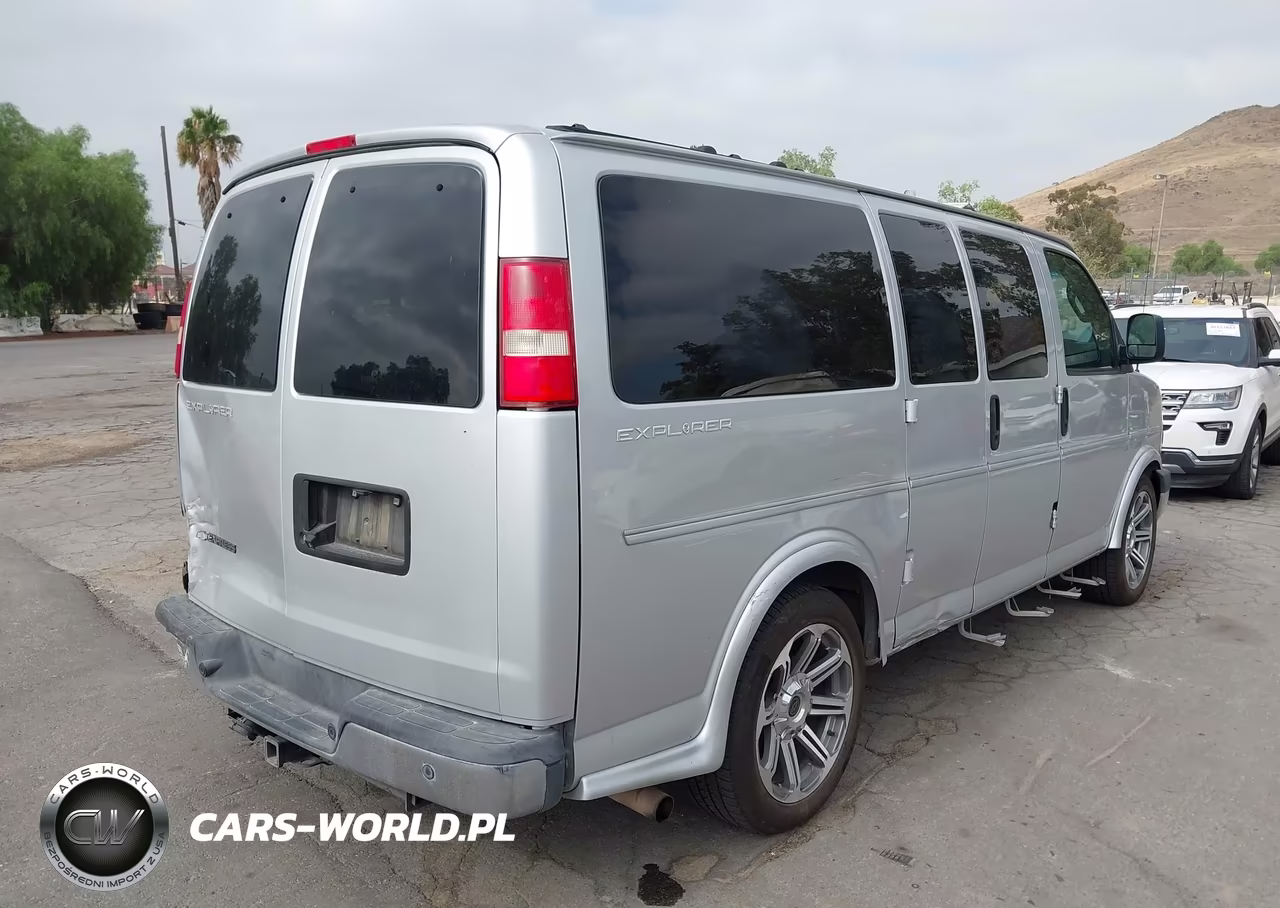 2017 Chevrolet Express 2500 Work Van VIN:1GCWGAFG4H1120860 - 4