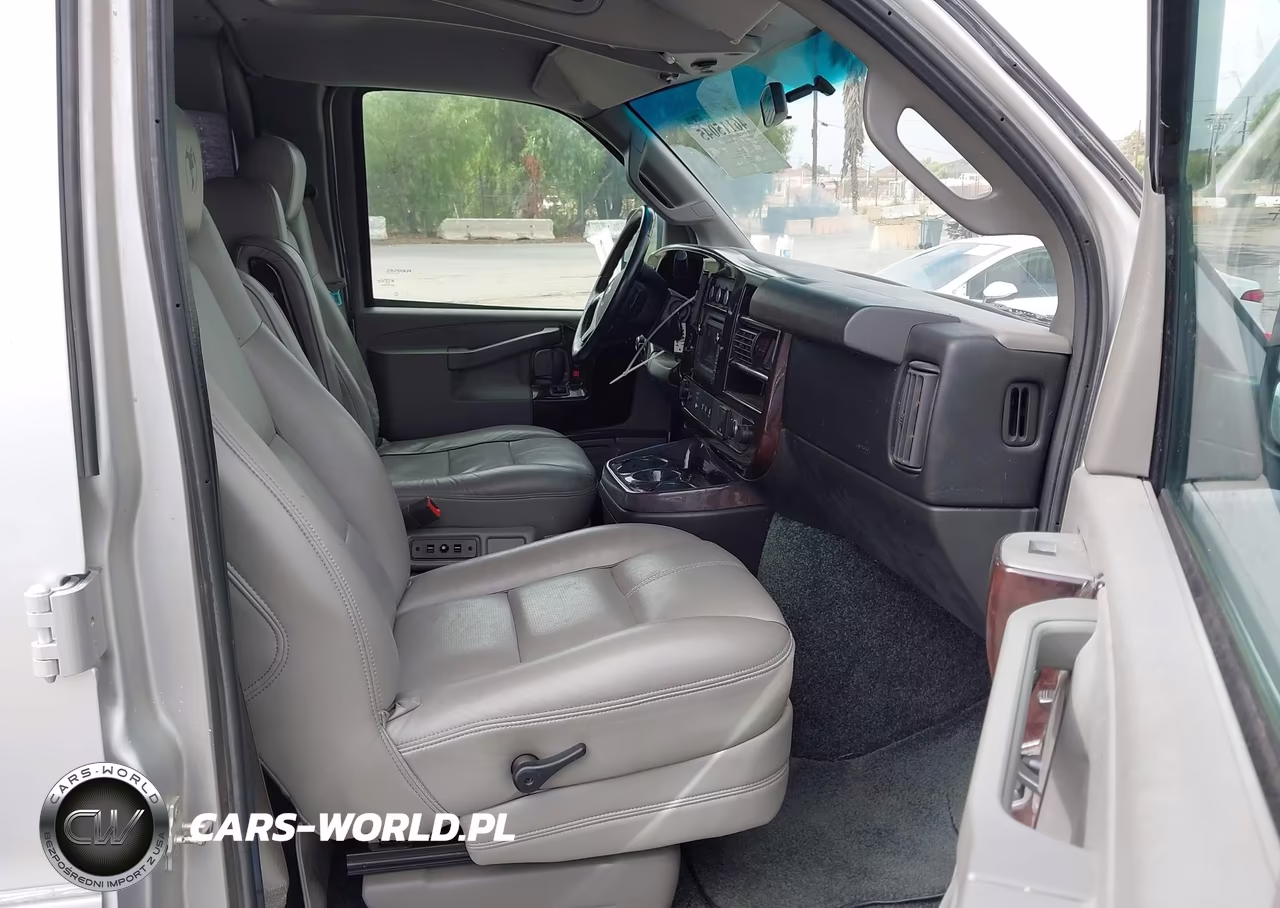 2017 Chevrolet Express 2500 Work Van VIN:1GCWGAFG4H1120860 - 5