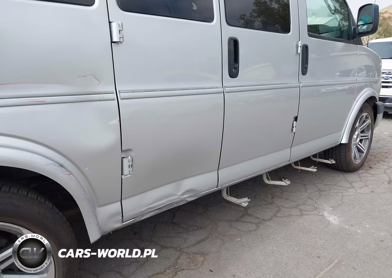 2017 Chevrolet Express 2500 Work Van VIN:1GCWGAFG4H1120860 - 6