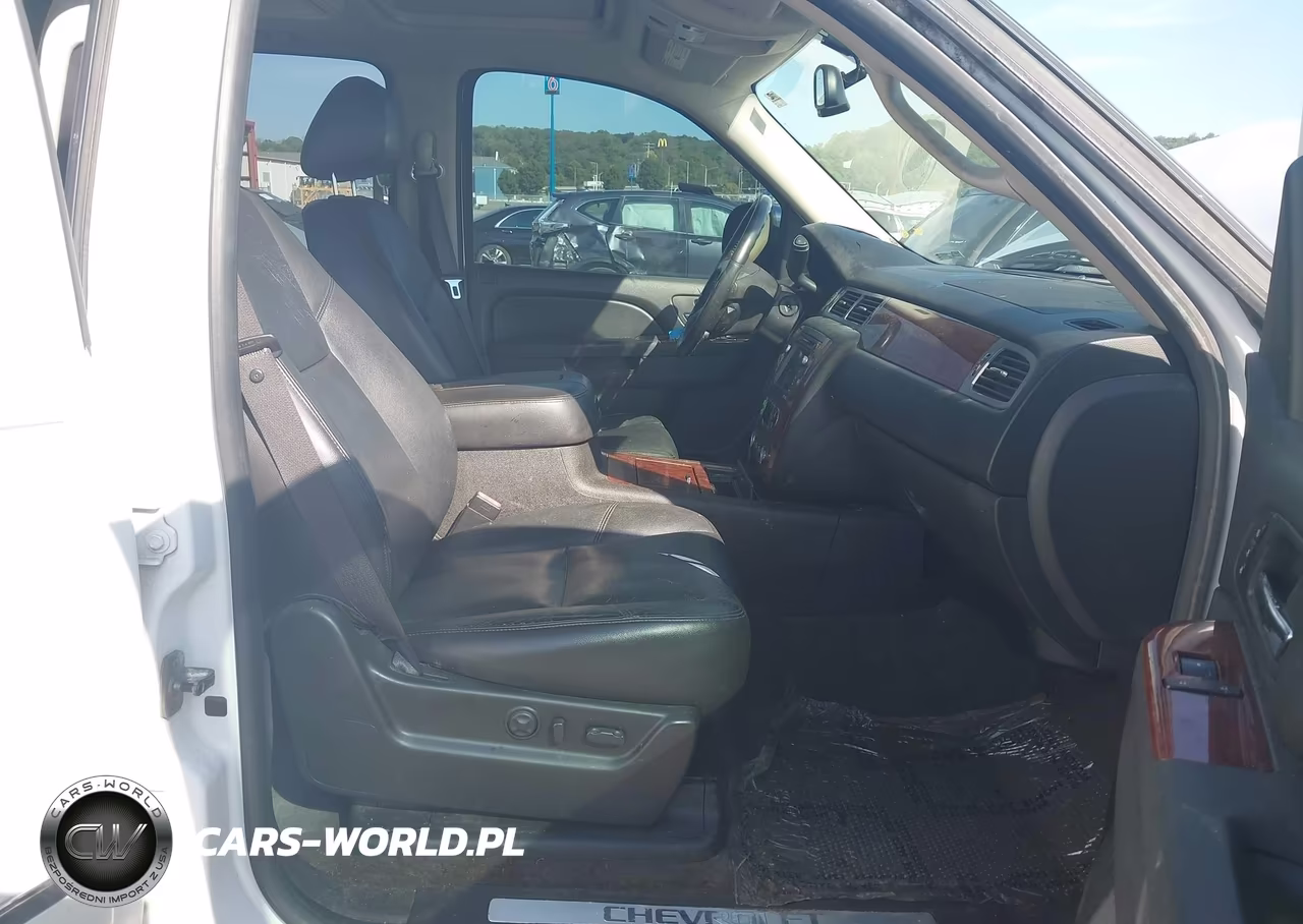 2010 Chevrolet Tahoe Ltz VIN:1GNUKCE00AR192188 - 5