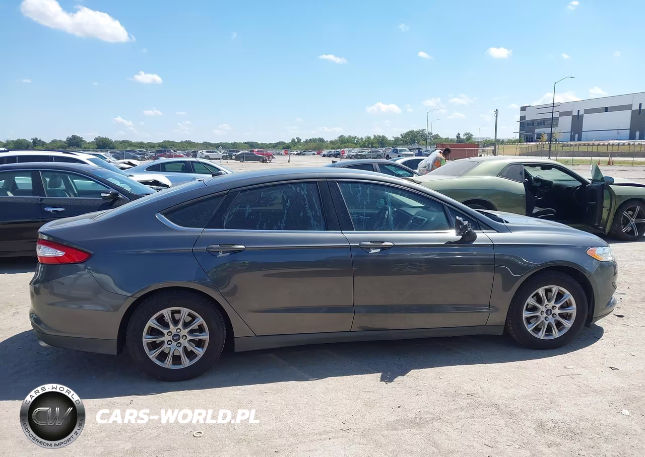 2015 Ford Fusion S VIN:3FA6P0G73FR263445 - 13