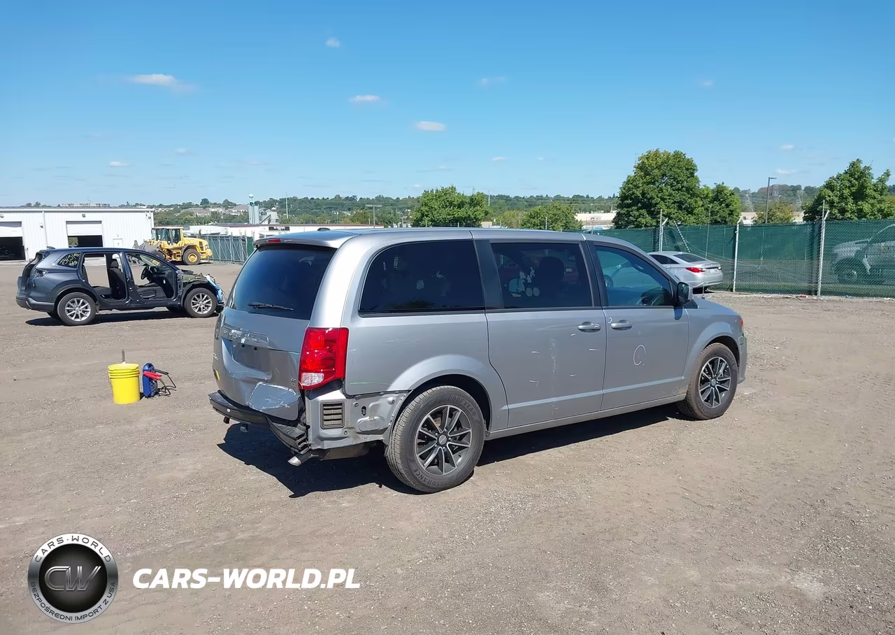 2018 Dodge Grand Caravan Gt VIN:2C4RDGEG4JR296058 - 4