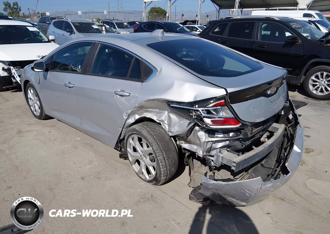 2018 Chevrolet Volt Premier VIN:1G1RD6S51JU124143 - 3
