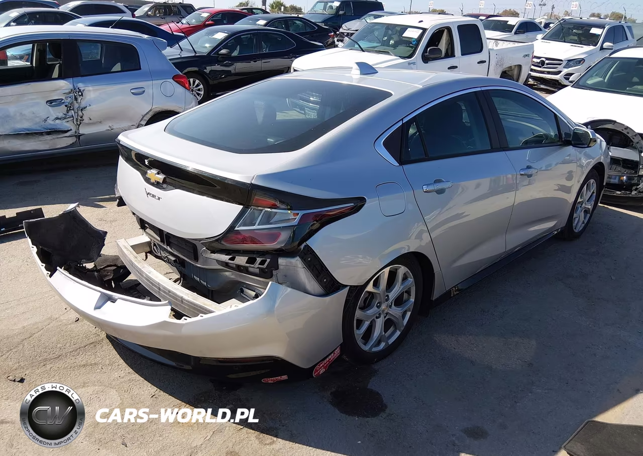 2018 Chevrolet Volt Premier VIN:1G1RD6S51JU124143 - 4