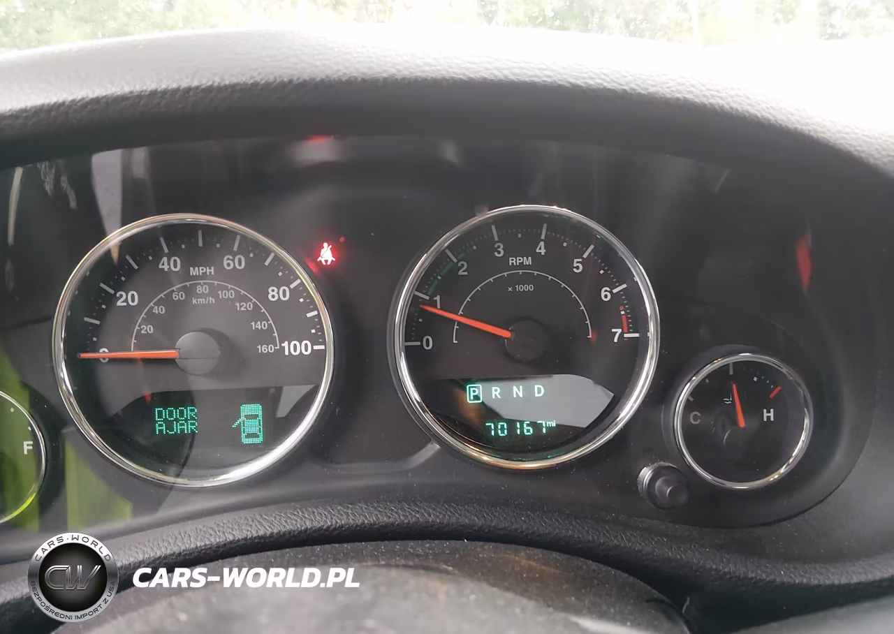 2017 Jeep Wrangler Unlimited Sahara 4X4 VIN:1C4BJWEGXHL733536 - 7