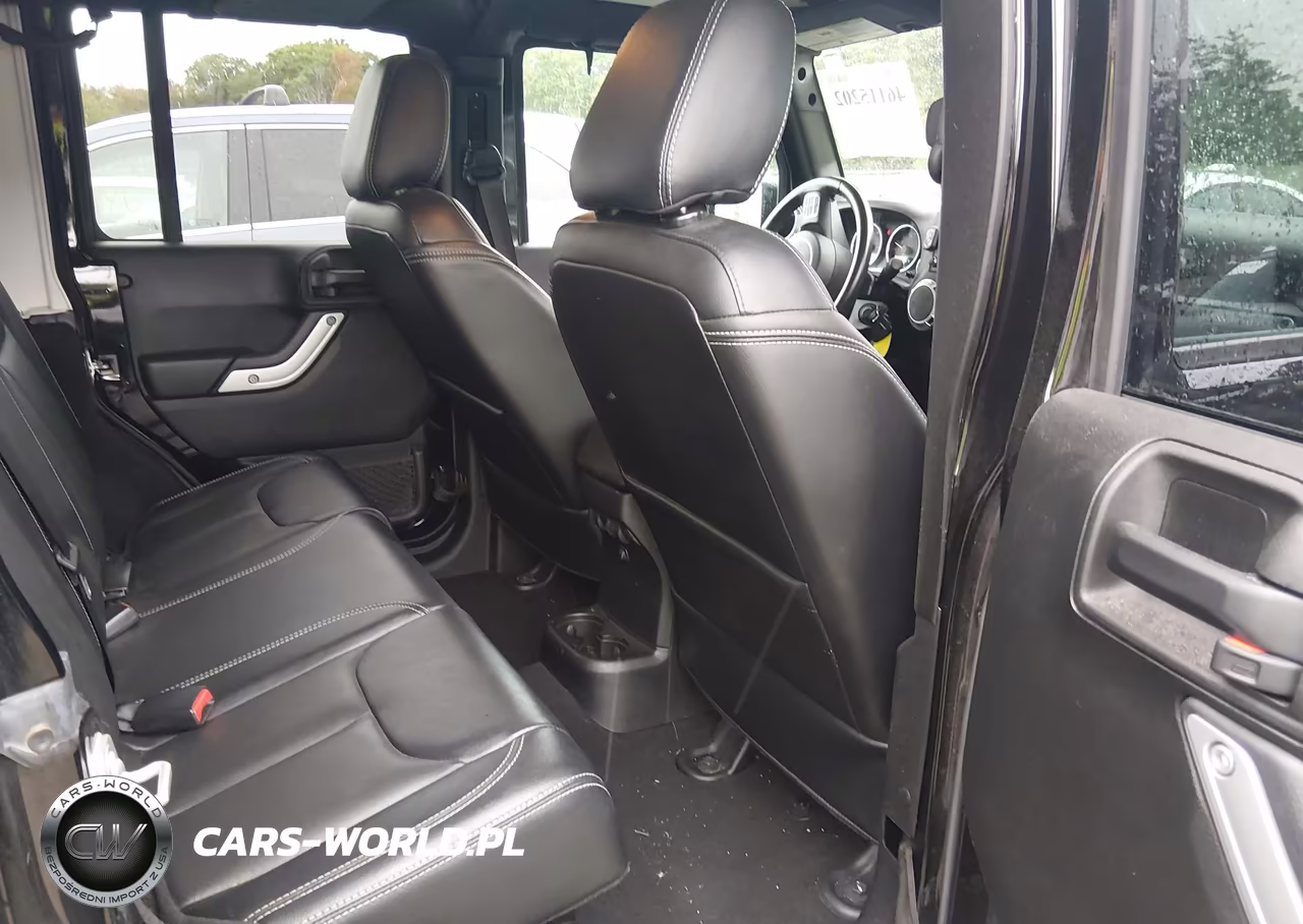 2017 Jeep Wrangler Unlimited Sahara 4X4 VIN:1C4BJWEGXHL733536 - 8