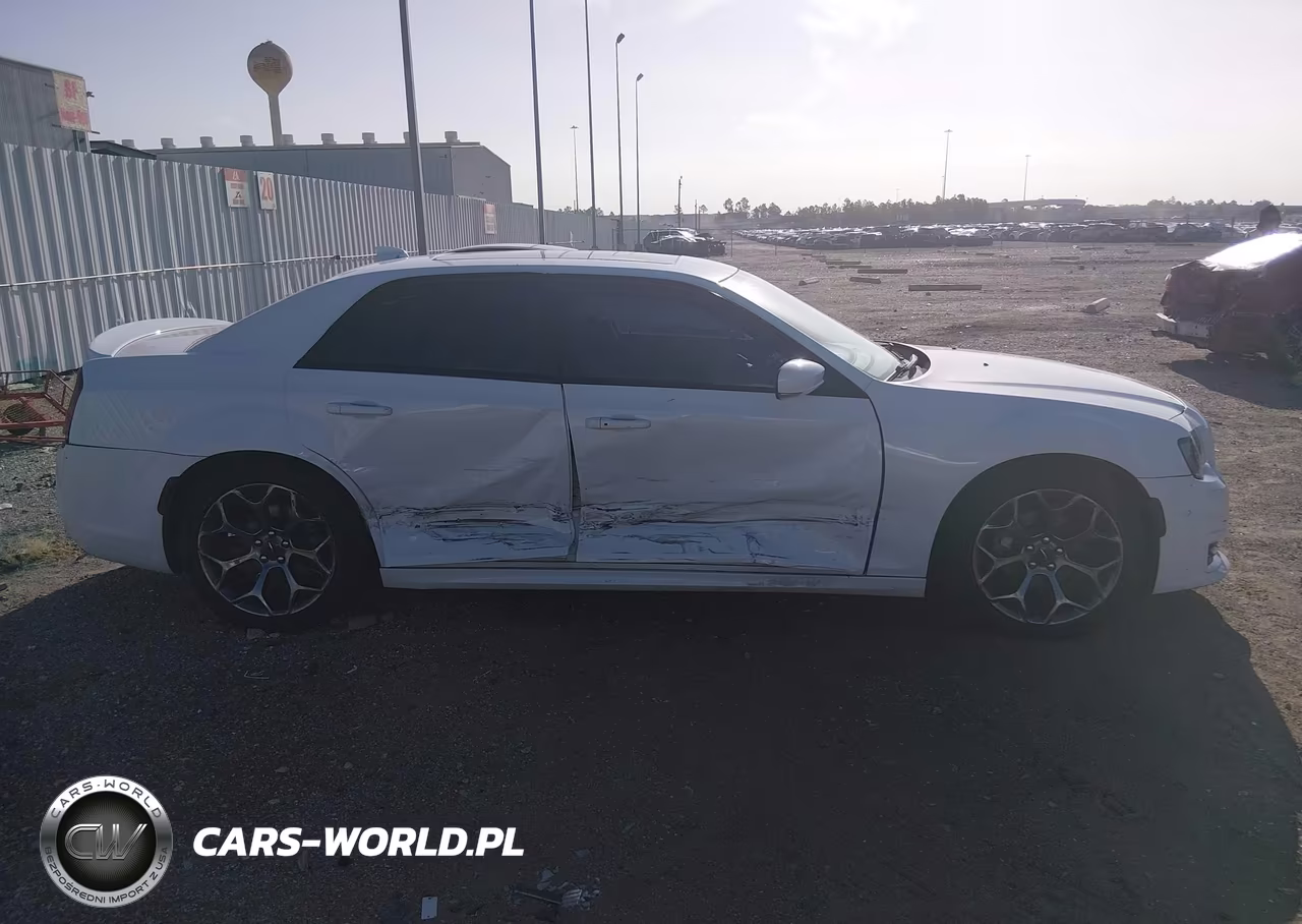 2018 Chrysler 300 300S VIN:2C3CCABG4JH266384 - 13