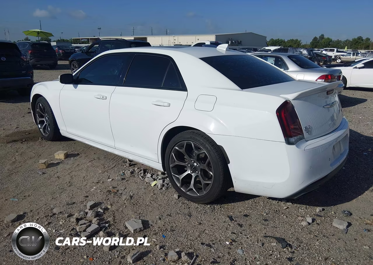 2018 Chrysler 300 300S VIN:2C3CCABG4JH266384 - 3