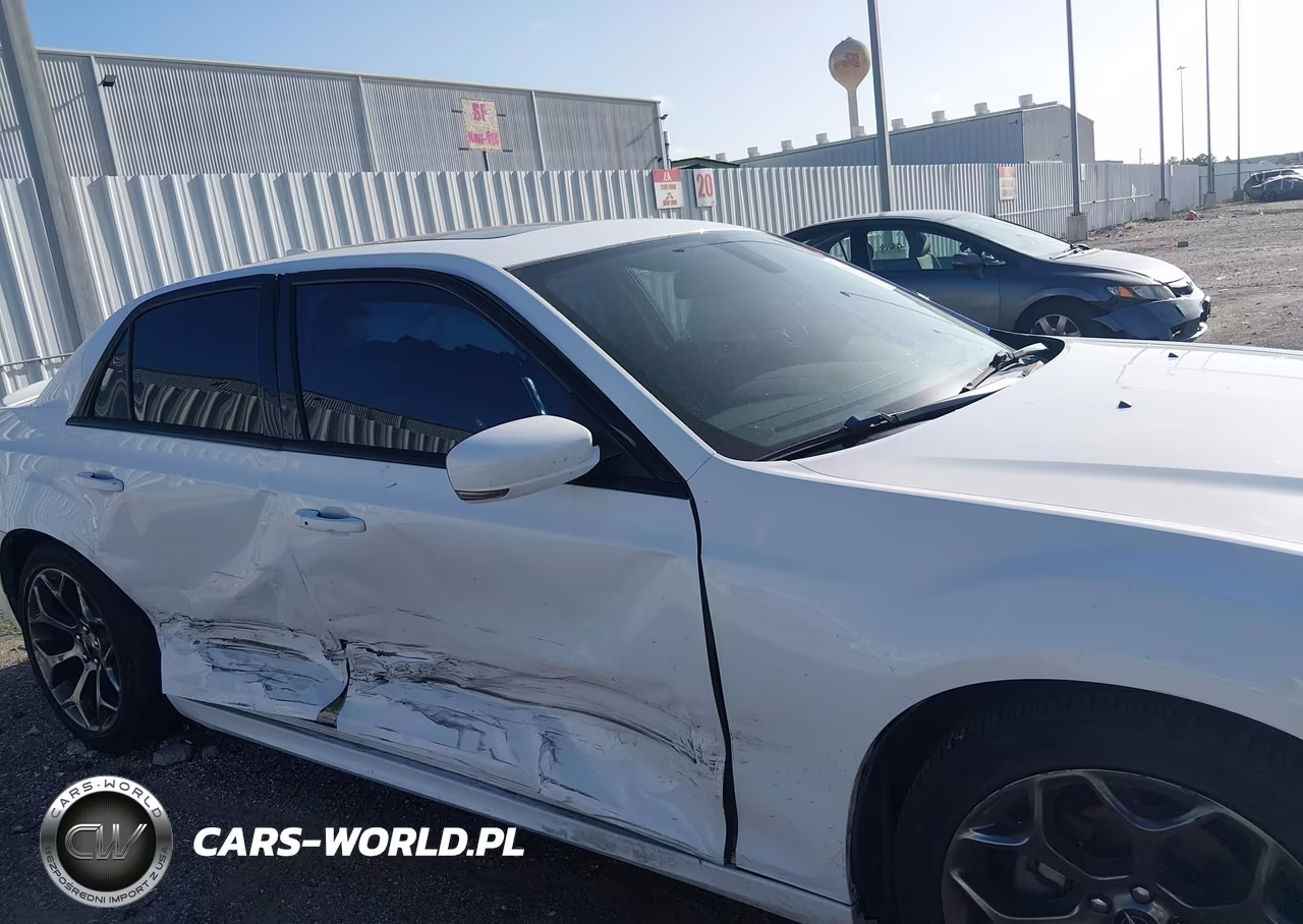 2018 Chrysler 300 300S VIN:2C3CCABG4JH266384 - 6